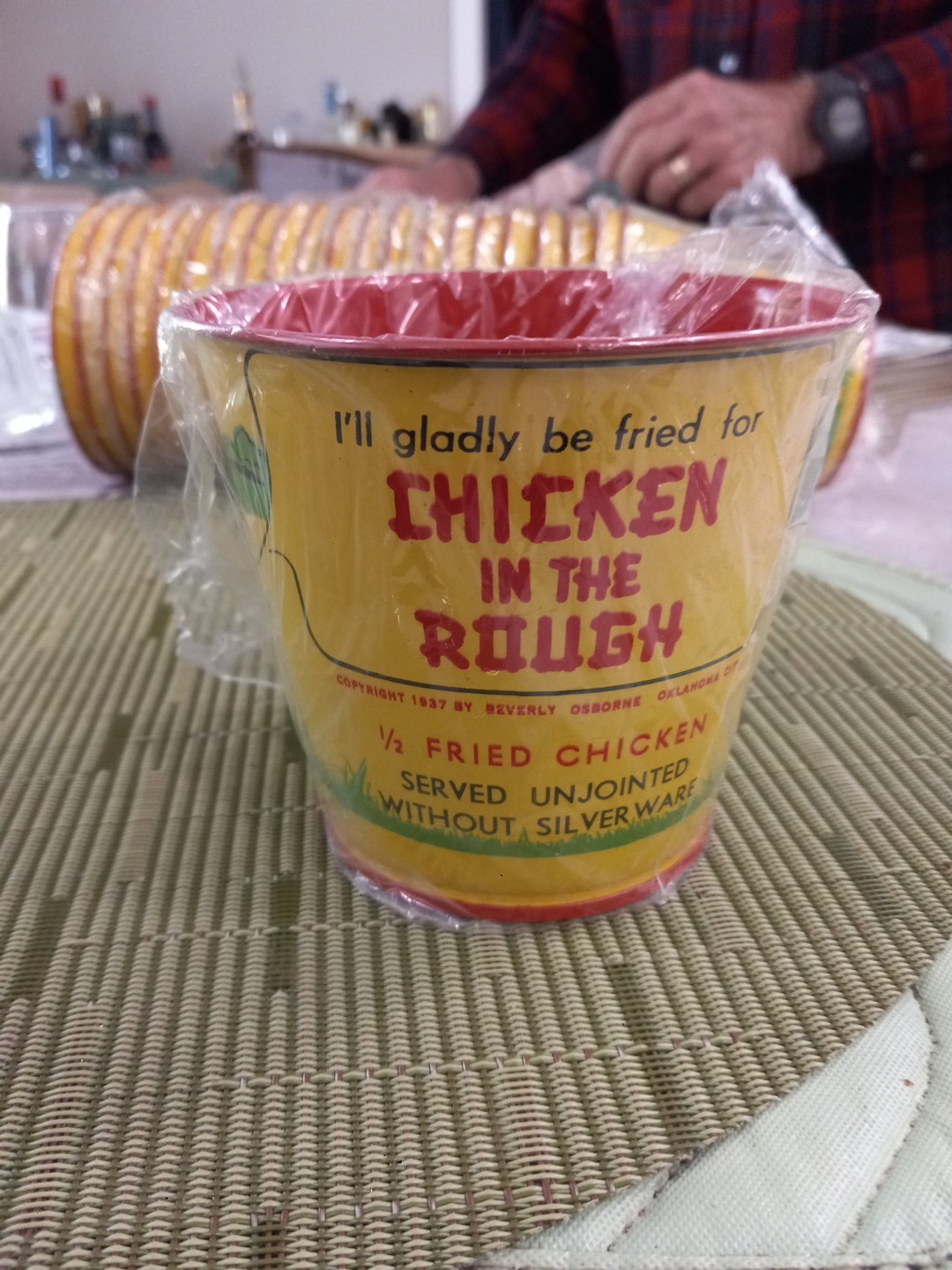 VINTAGE CHICKEN IN THE ROUGH RESTAURANT TIN BUCKET 1937 ROOSTER GOLFING MINT
