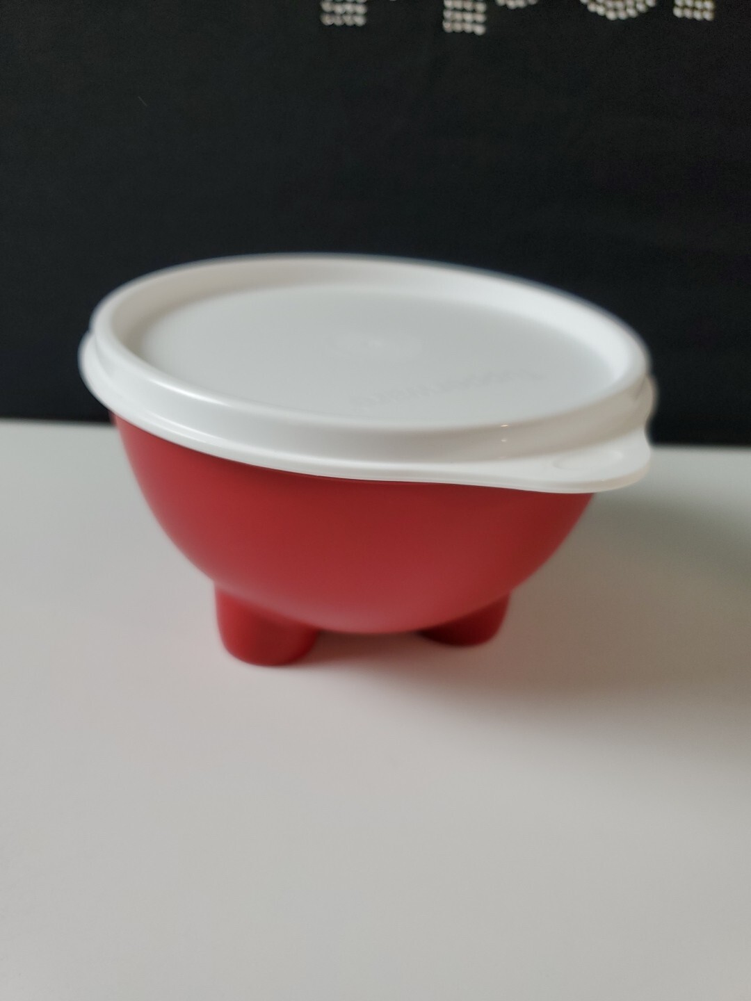 Tupperware Molcajete Salsa Server 450mL Red with White Seal Guacamole Salsa