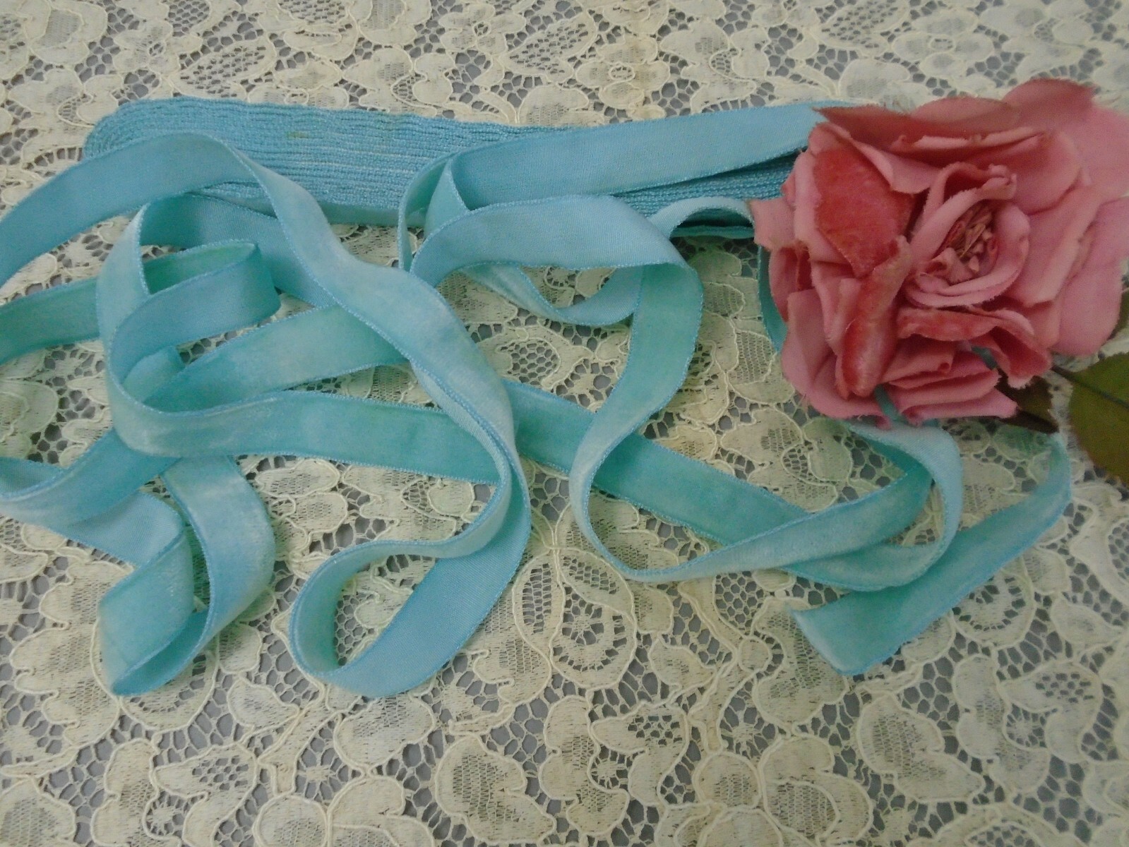 VINTAGE LUXURIOUS 1940s FRANCE SOFT VELVET RIBBON 1/2″ BLUE TURQUOISE