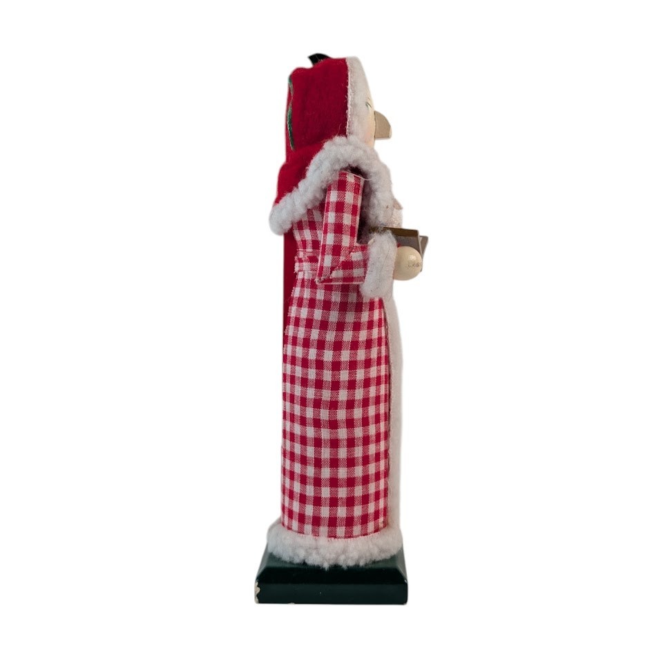Christmas Caroler Nutcracker Set Holiday Wondershop 8″ Tall 2018