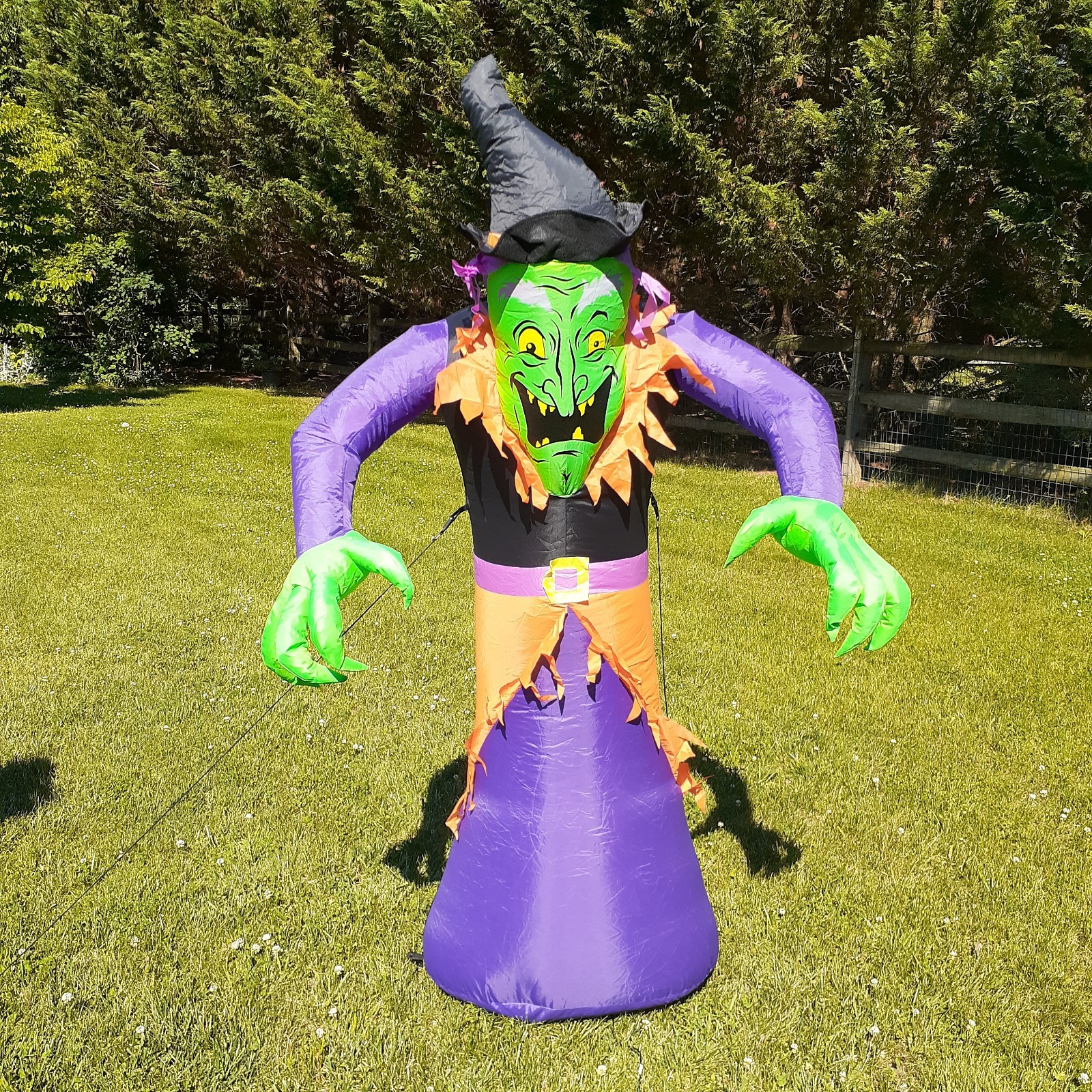 Gemmy Wicked Witch Totally Ghoul Airblown Inflatable 5.5′ Halloween Lights Up