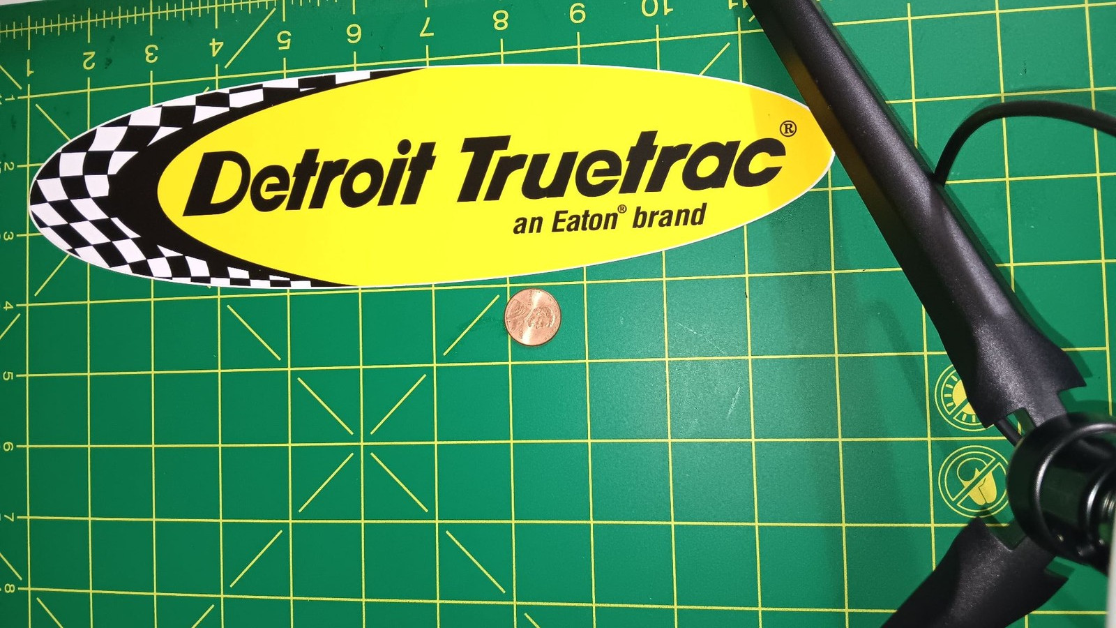 Detroit Truetrac Eaton Brand Oval Sticker Decal Yellow Black Racing 9 in Auto