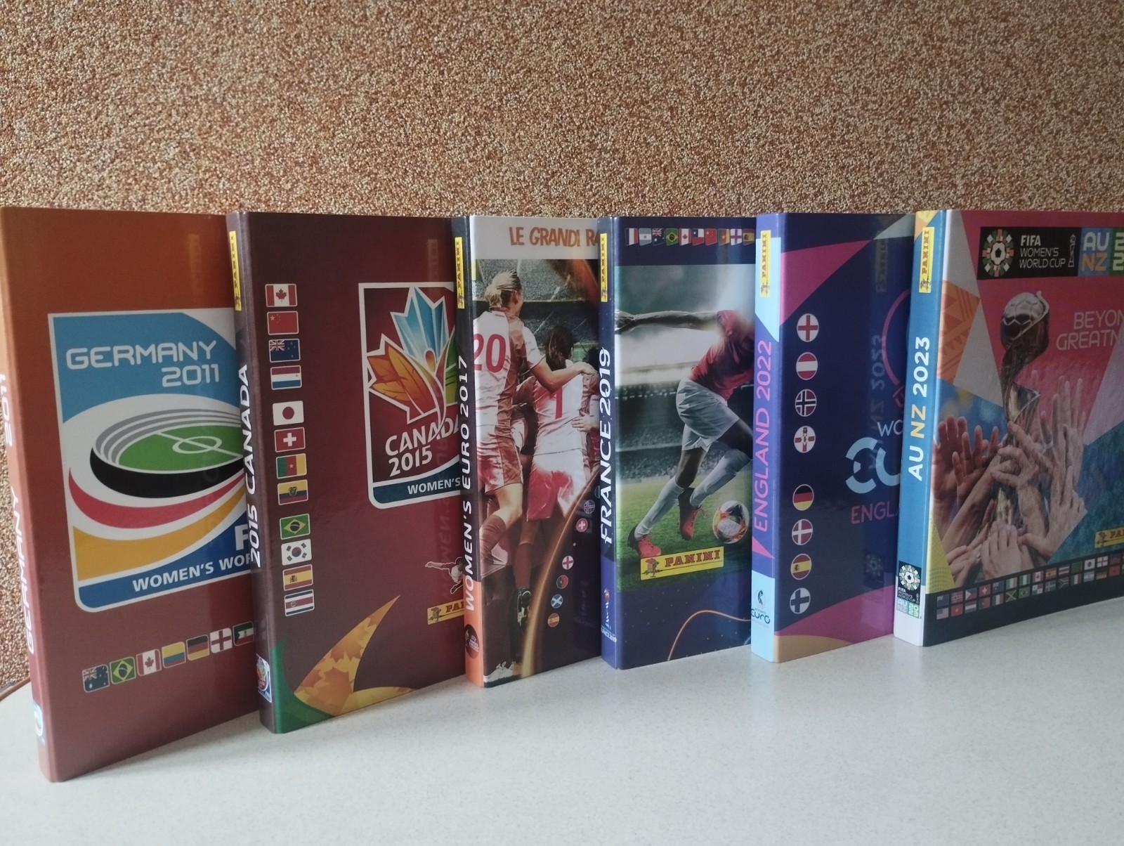 Binder for storing collections panini