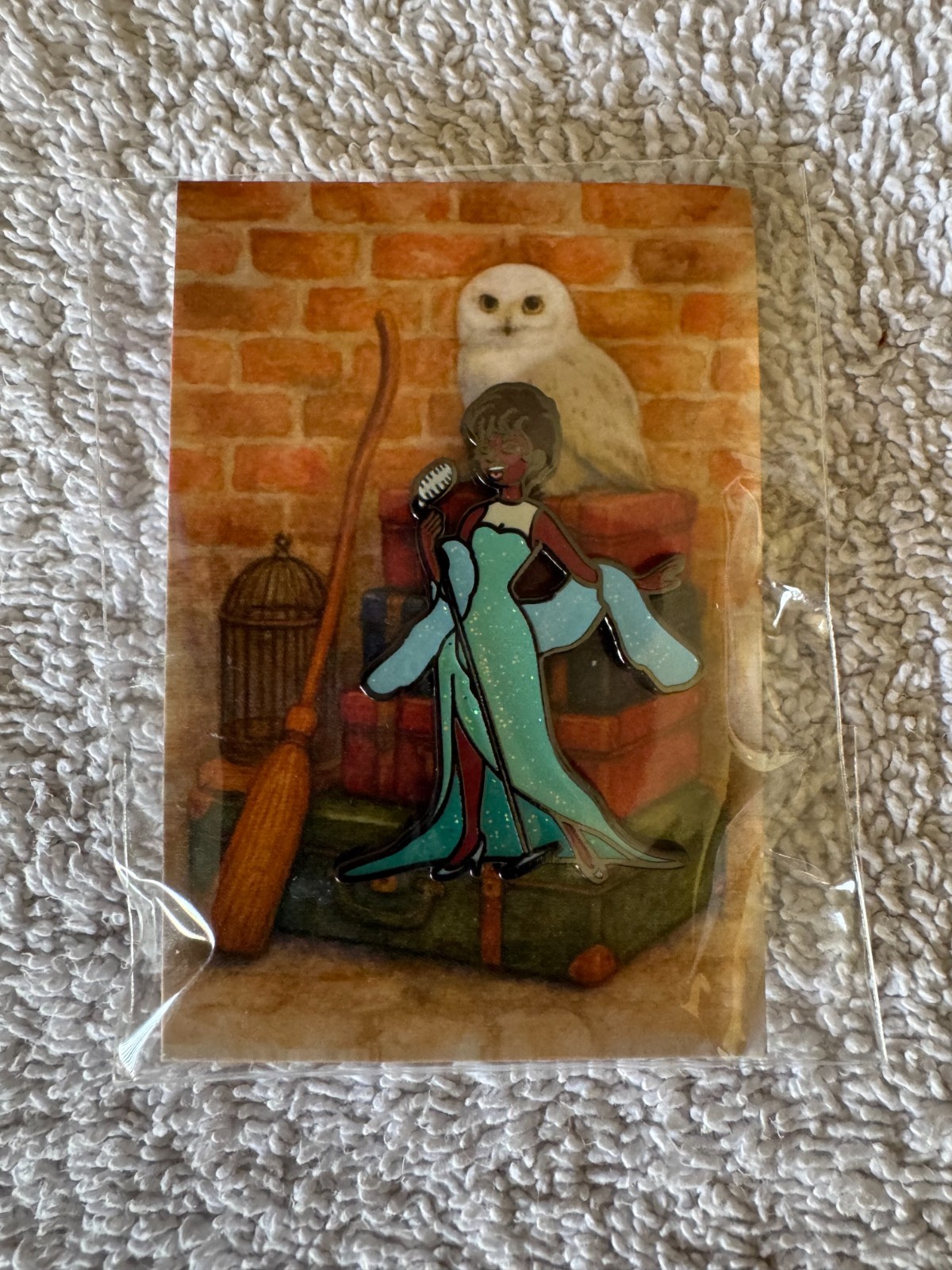 Wizarding Trunk Dec 2025 Wizarding Winter Singing Witch Pin, New sealed