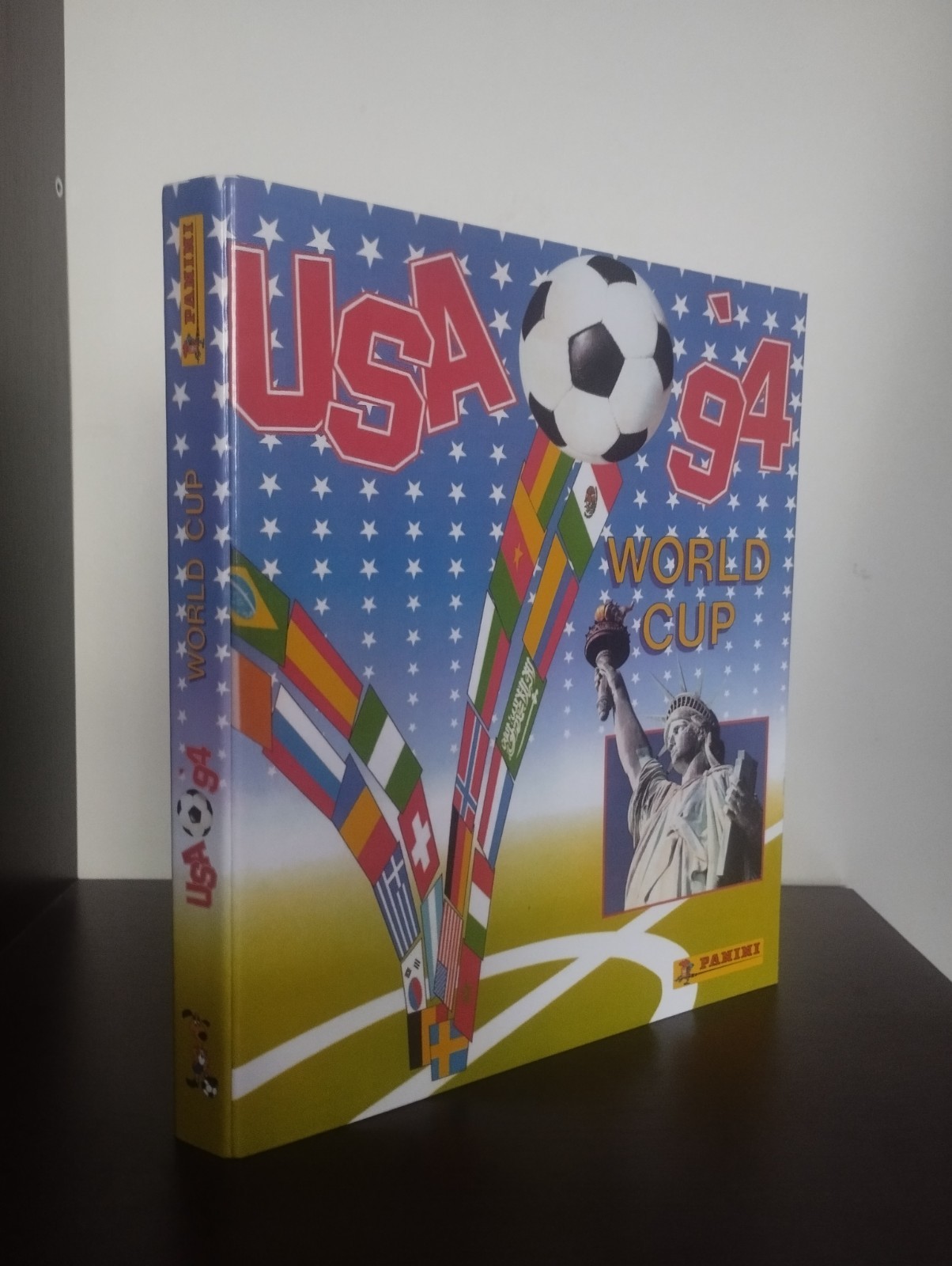Binder for storing collections panini