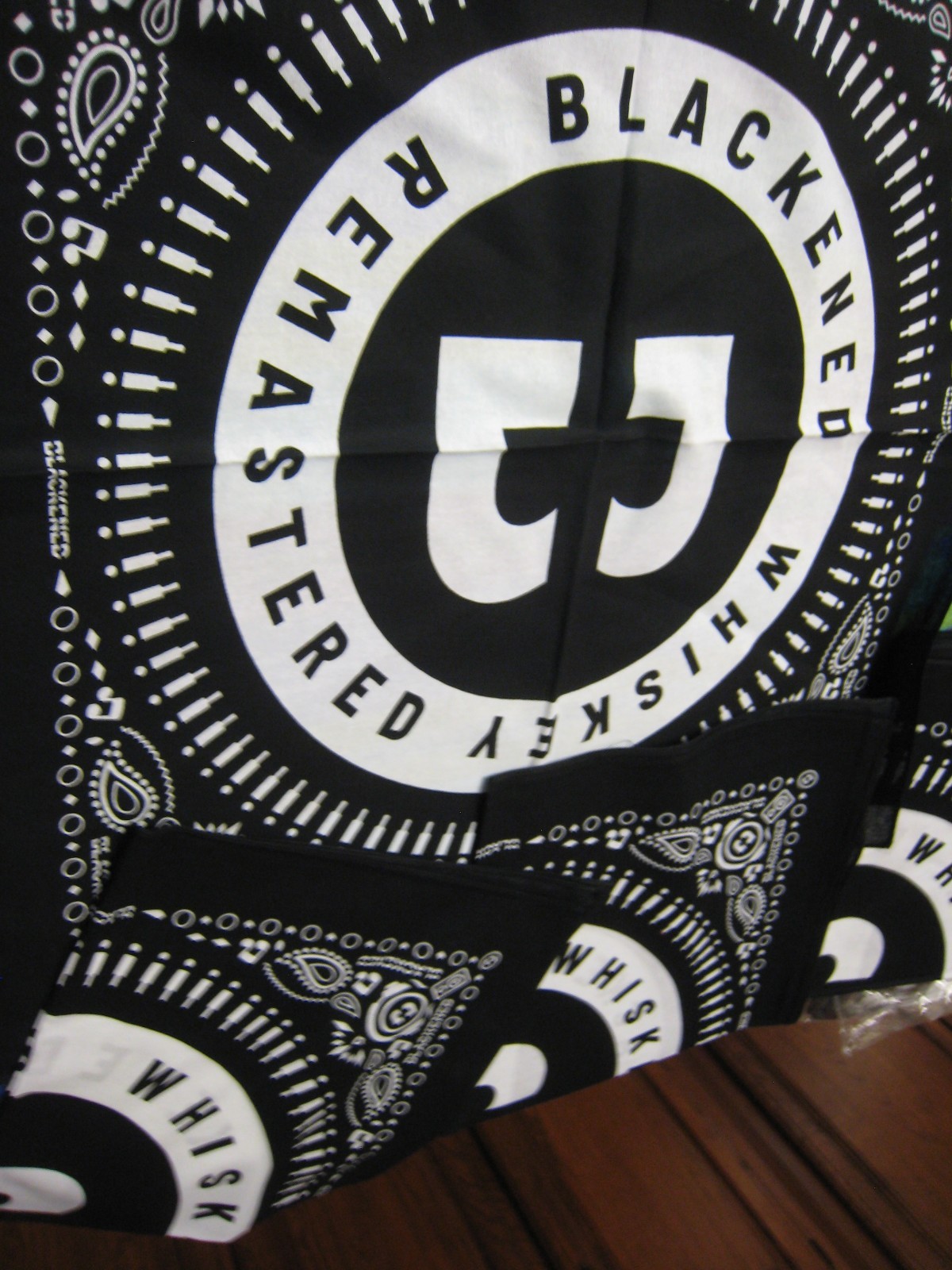 3 yes 3 Metallica Blackened Whiskey Remastered Bandana Square 21 Inch NEW