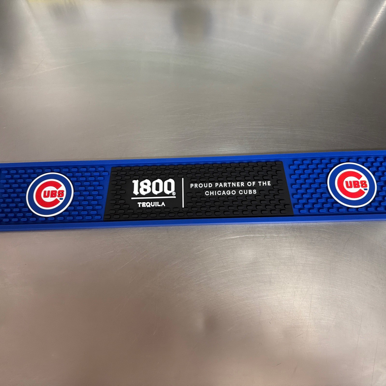 New Unused Chicago Cubs 1800 Spill Mat For Bar 21”x4”