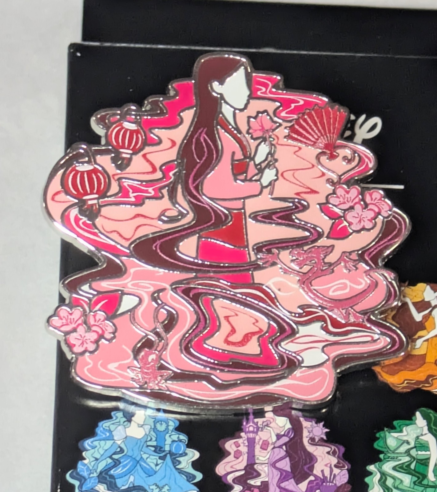 Loungefly Disney Princess Monochrome Scenic Blind Box Pin – Mulan – Opened