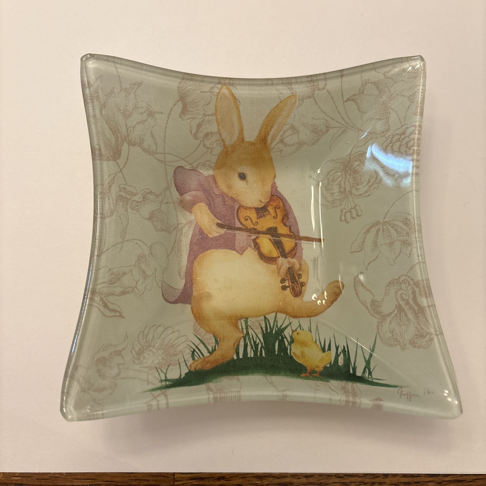 208 Park Square Easter Bunny Playing The Violin, Glass trinket tray