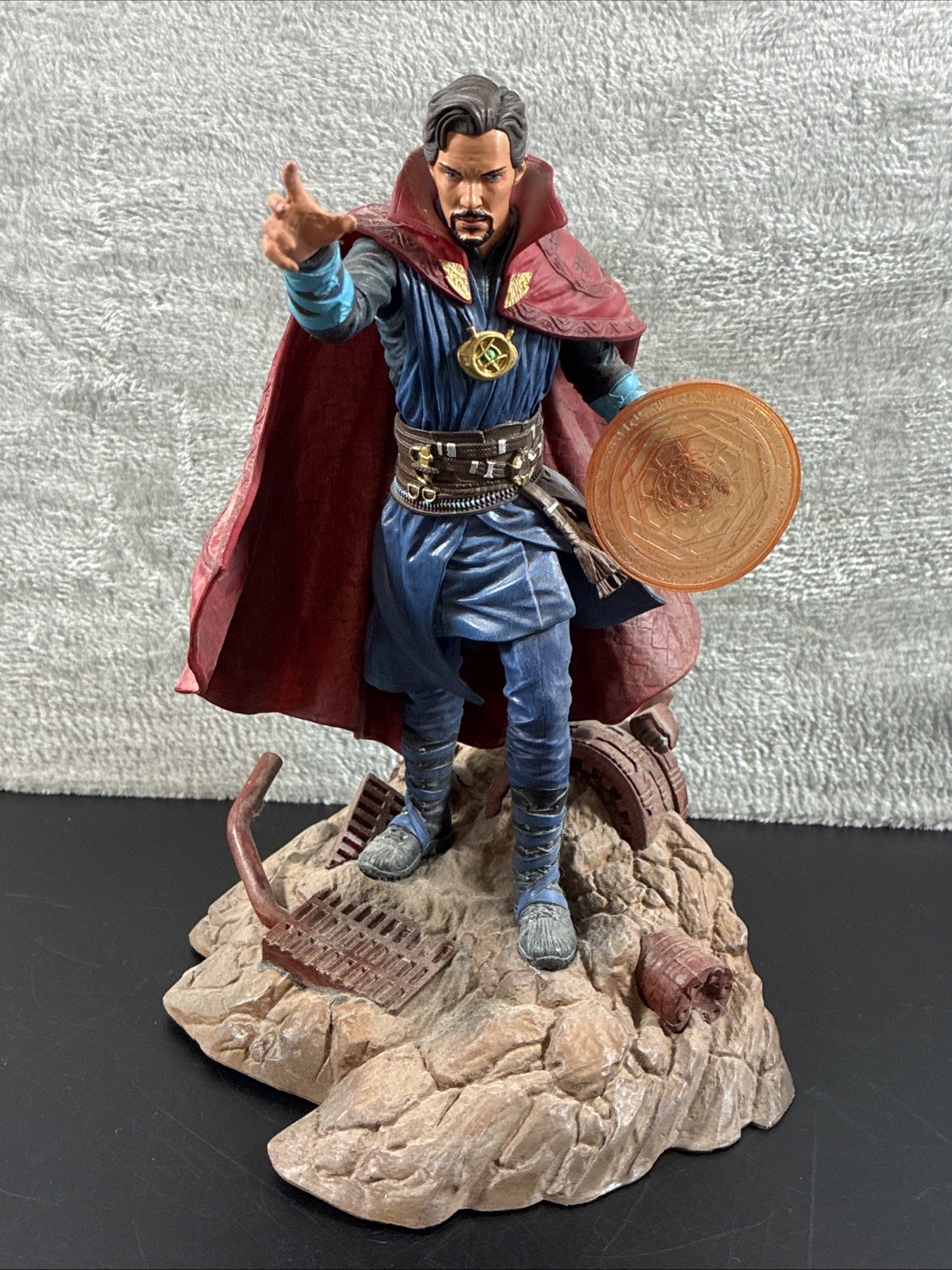 Diamond Select Avengers: Infinity War Dr. Strange PVC Diorama, Gallery Diorama