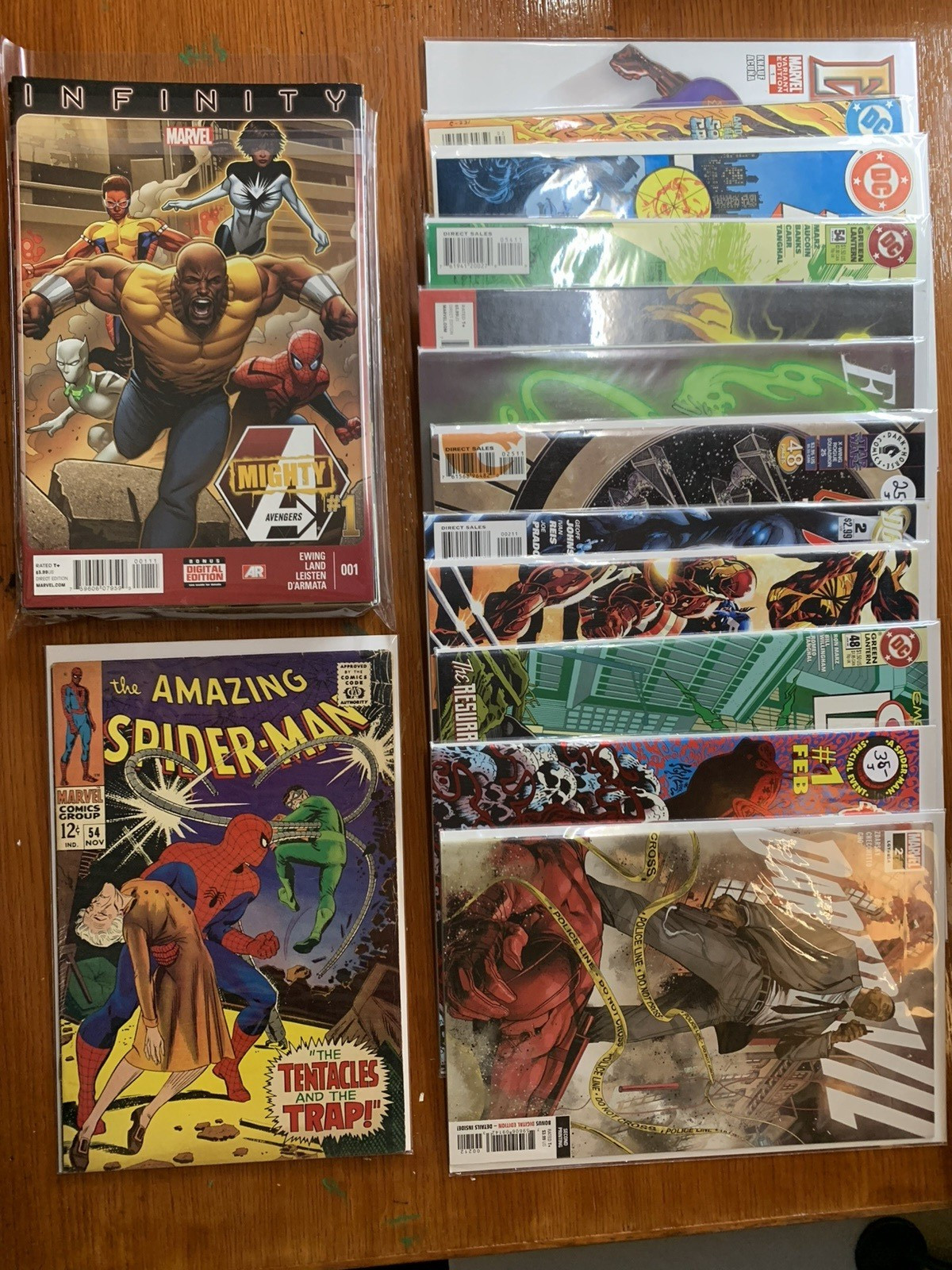 20 Random Not-So-Mysterious Boxes Includes 28 Comic Books DC MARVEL Keys