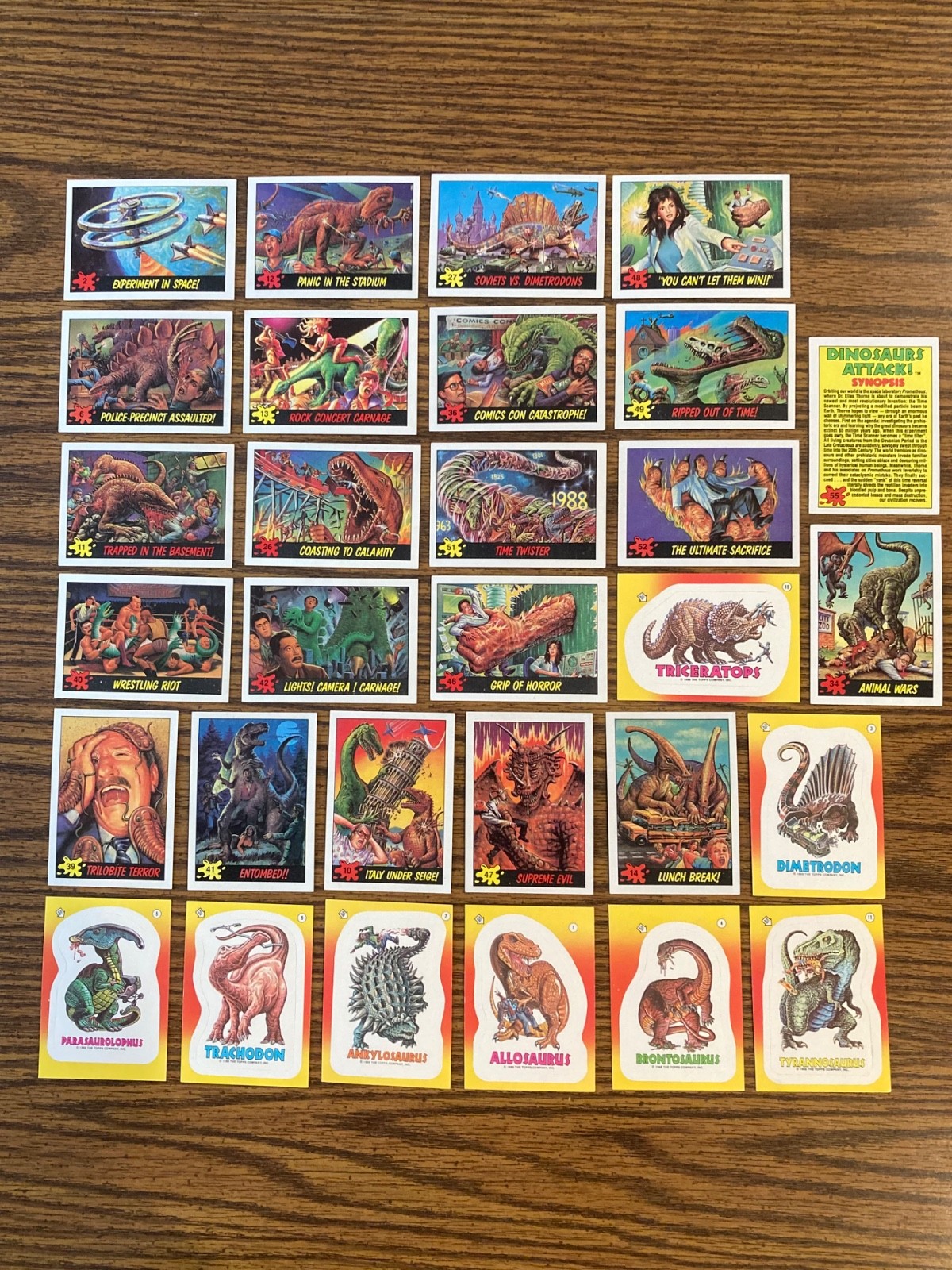 1988 TOPPS DINOSAURS ATTACK ! (LOT OF 30 DIFFERENT)