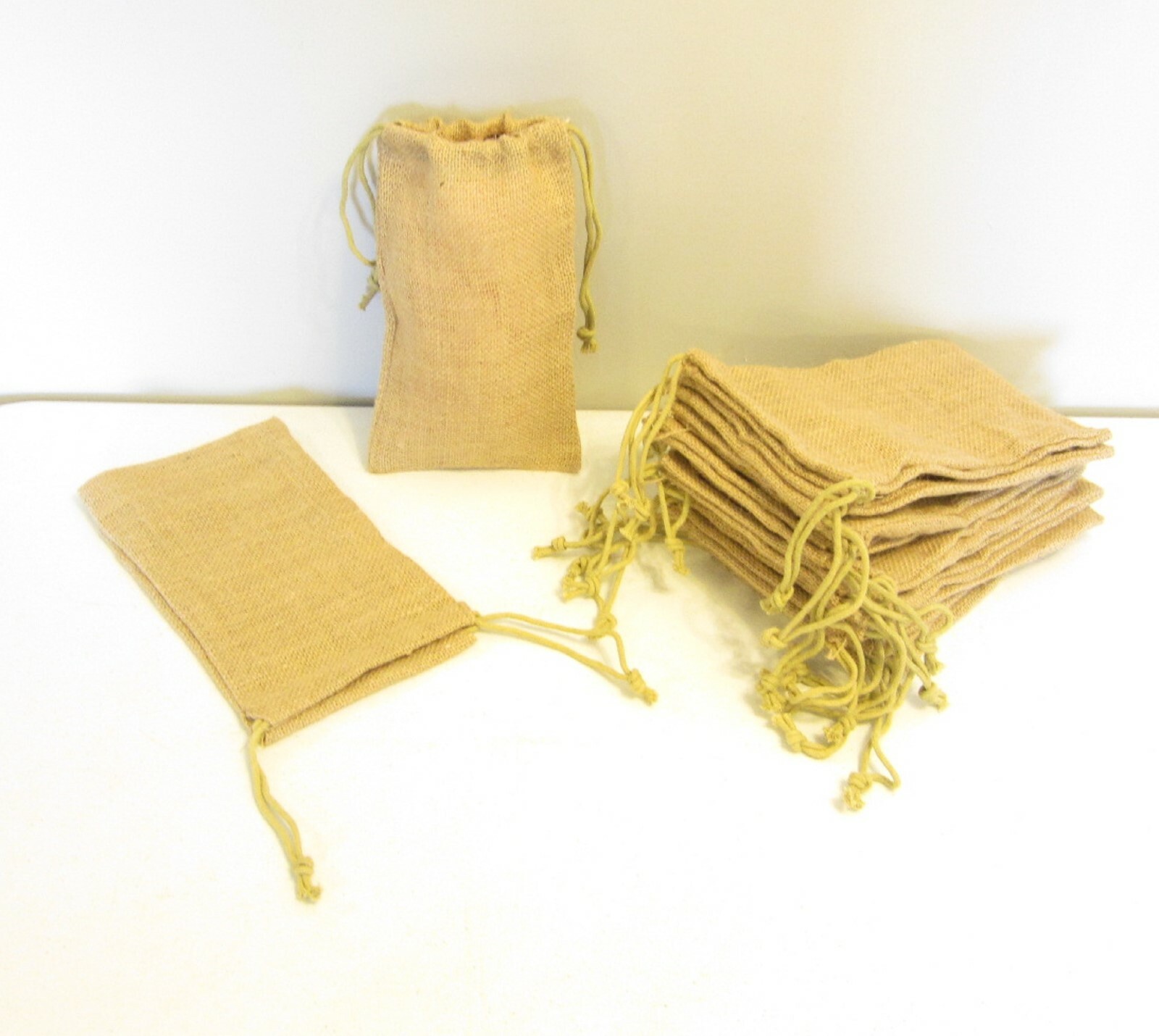 7 NEW BURLAP JUTE SACKS WITH DRAWSTRINGS WEDDING PARTY FAVOR GIFT BAGS 6″ BY 10″