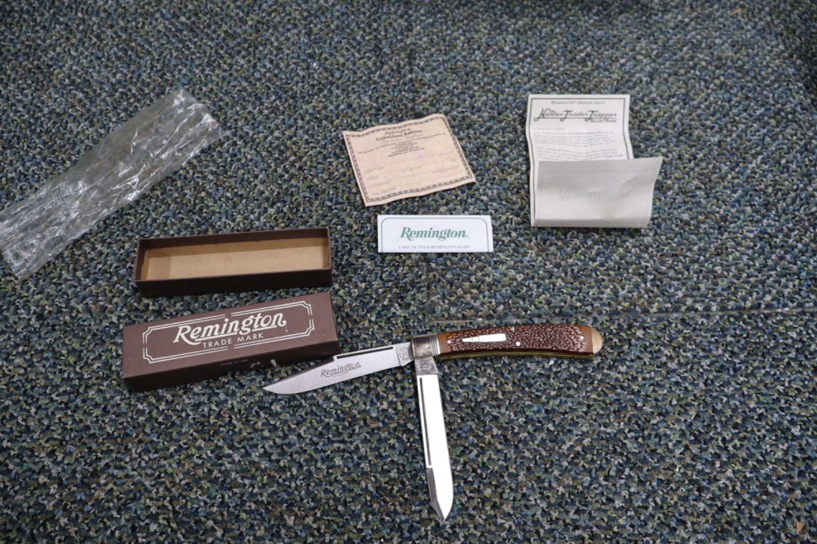 1998 Remington USA # R293 Hunter Trader Trapper Bullet Knife in box w/papers