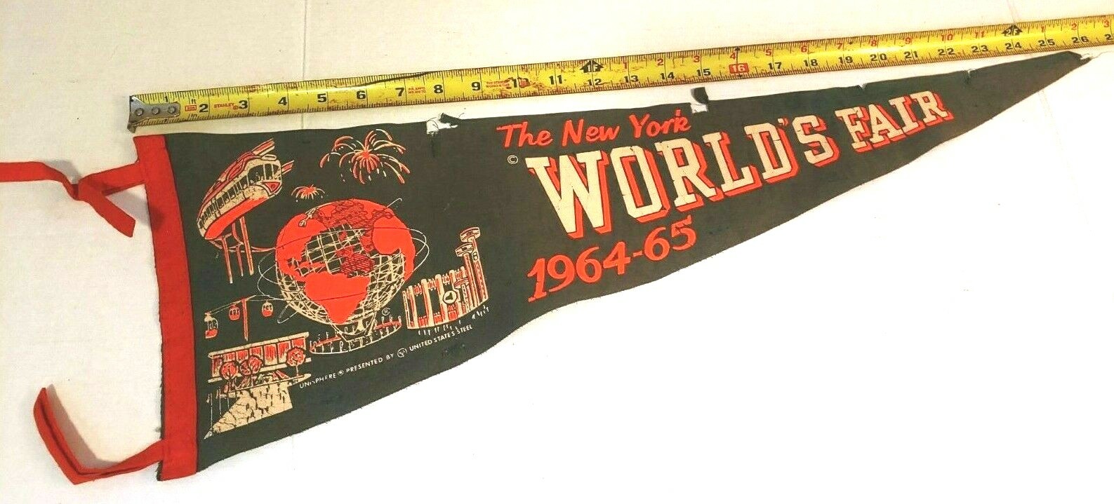 VINTAGE NEW YORK WORLD’S FAIR 1964 – 65 PENNANT 25.0″ LONG {B69}