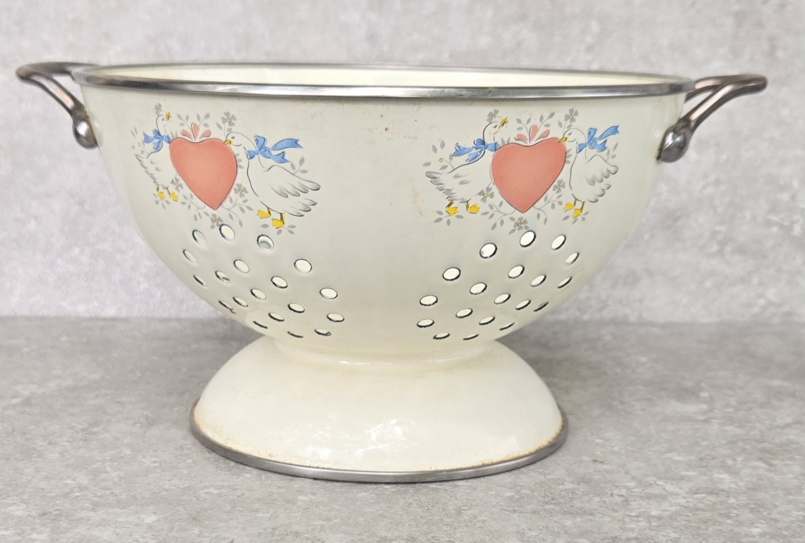 Vtg Cottage Core Farmhouse Marmalade Goose Hearts Enamel Colander Strainer Geese