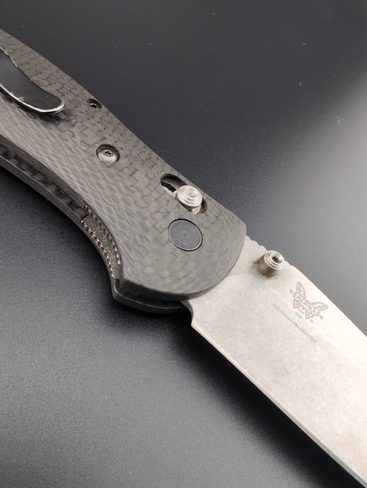 Benchmade 552 – Griptilian Doug Ritter M390 Washed Blade Carbon Fiber – BS-77