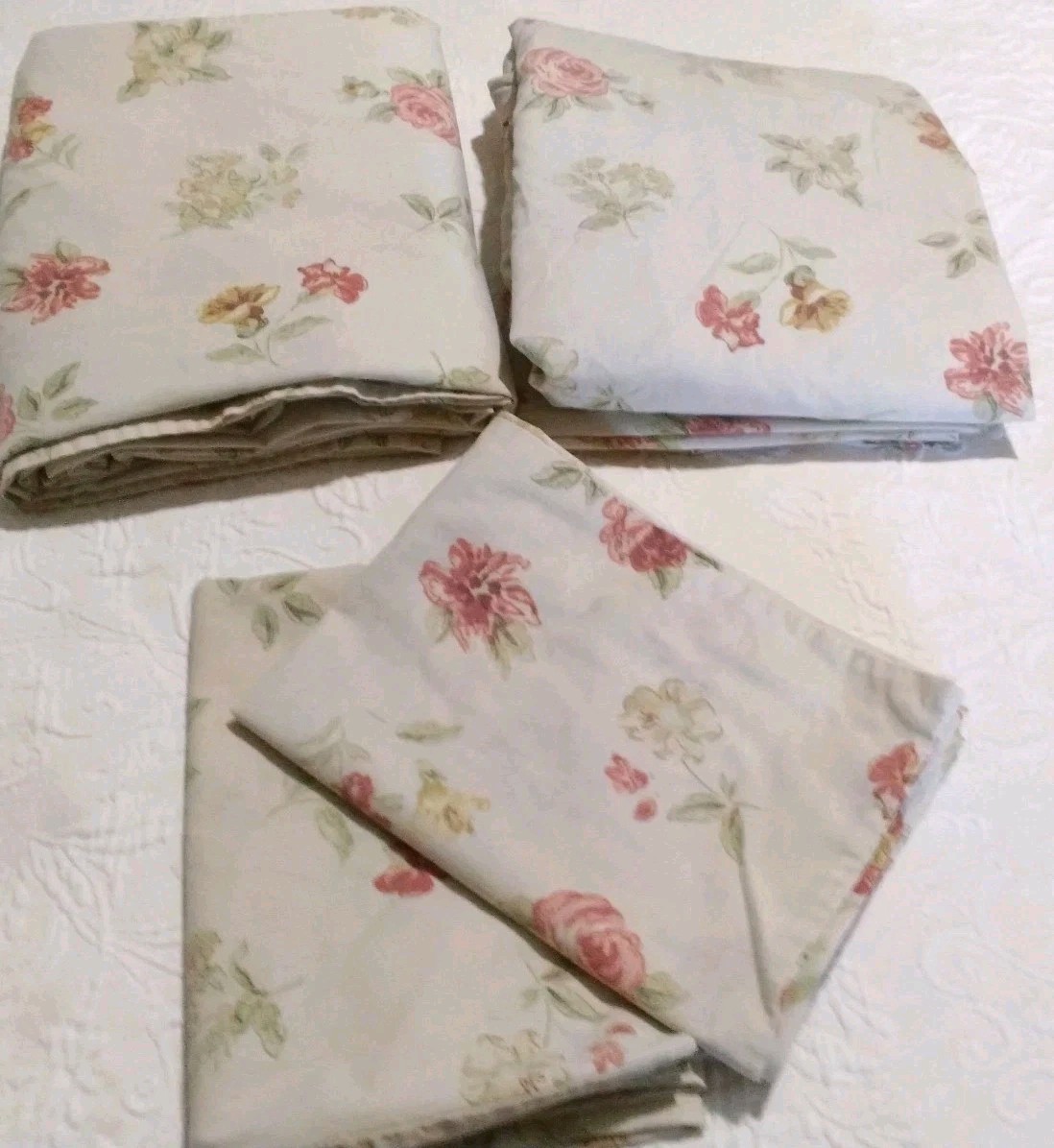 Vintage 4 Piece Sheet Set Flat, Fitted, Pillow Case Set, Tan & Floral Design