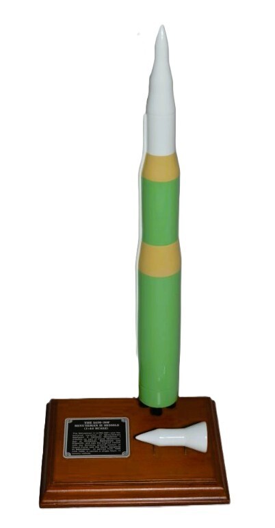 Boeing LGM-30F Minuteman II ICBM Missile Prototype Desk Top 1/44 SC Rocket Model