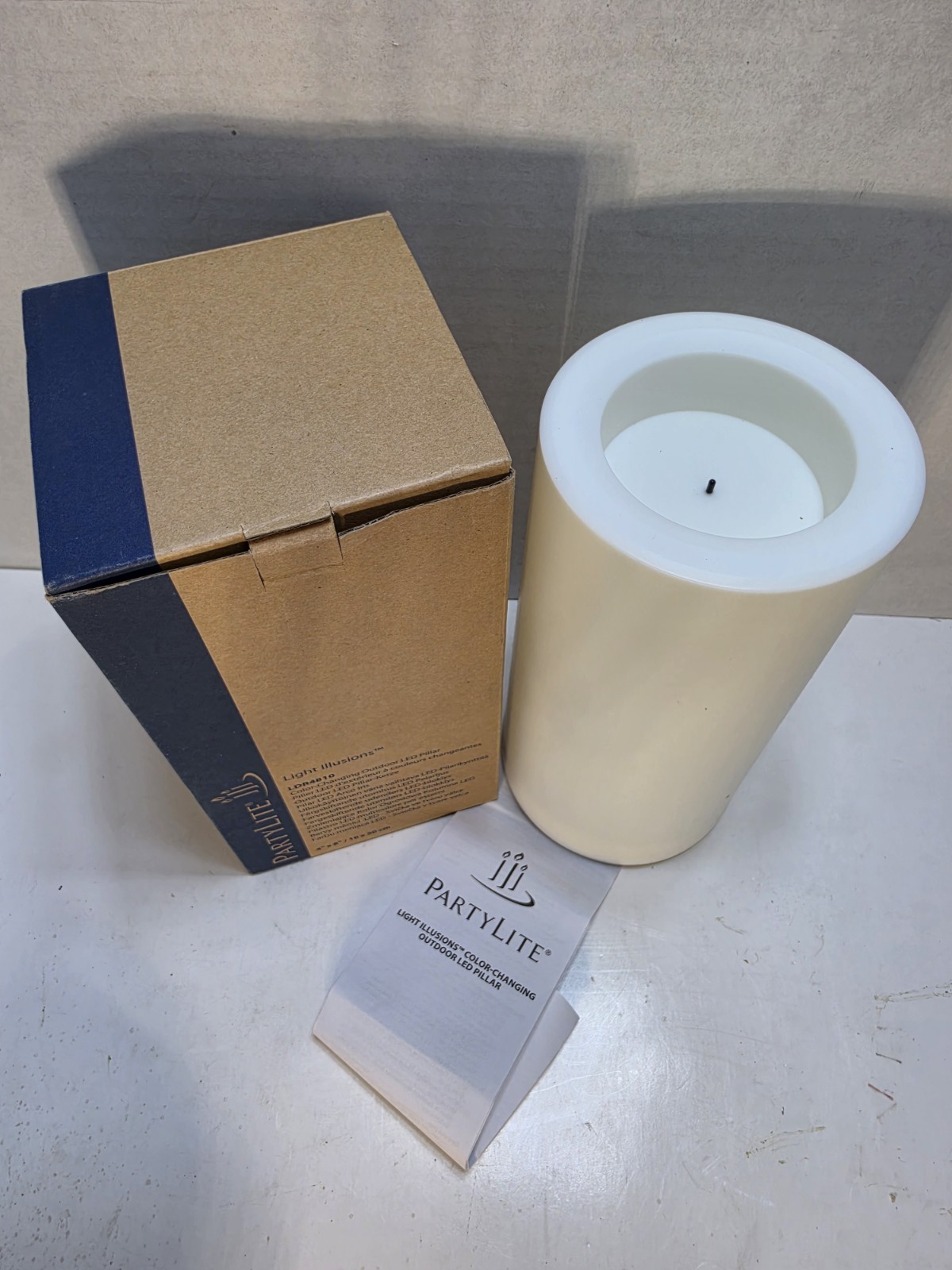 PartyLite Light Illusions LED Pillar Candle White LDR4810 4×8″ Color-Changing