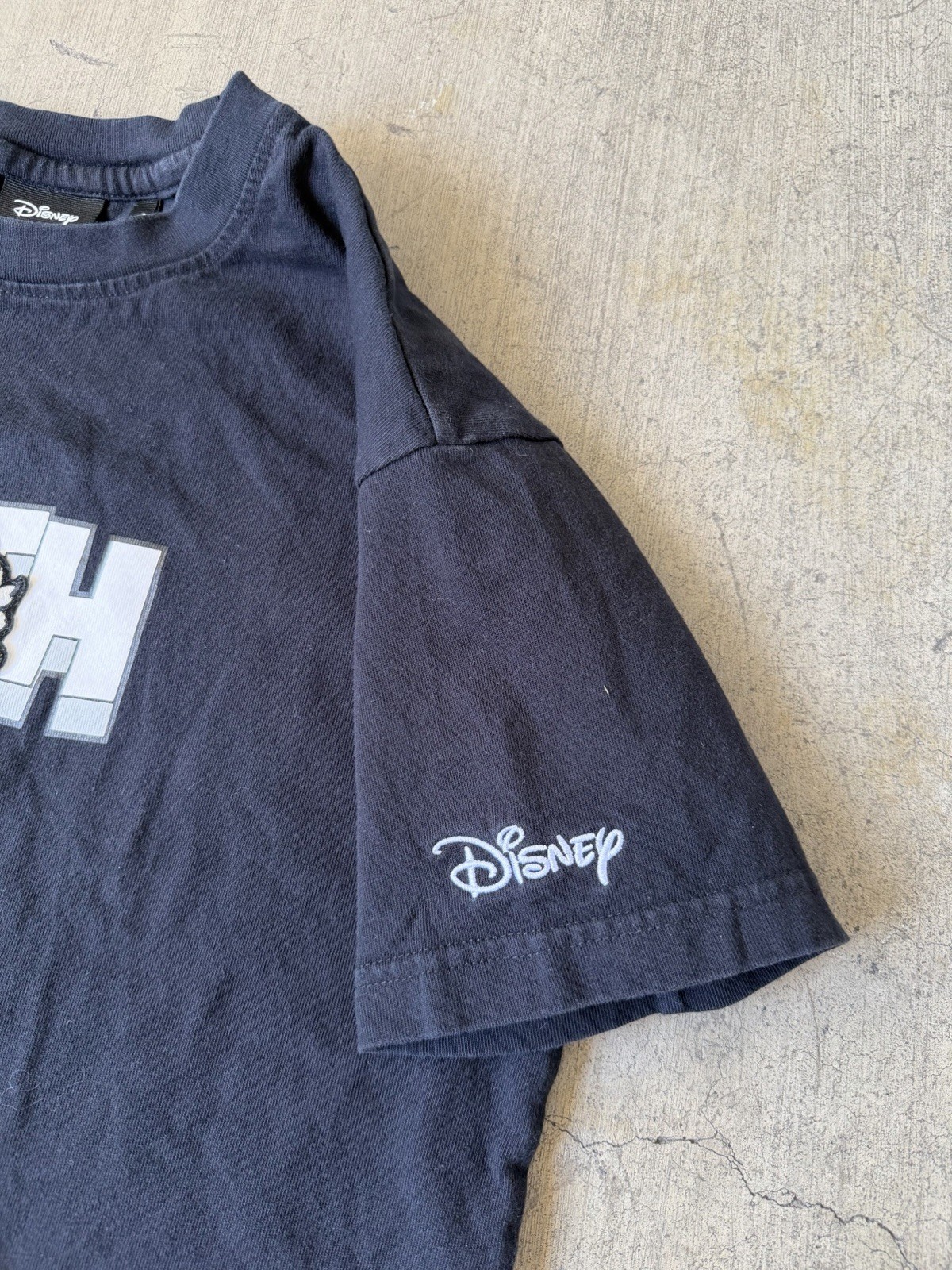 Kith x Disney “running Mickey” Collab Men’s Tshirt very good condition