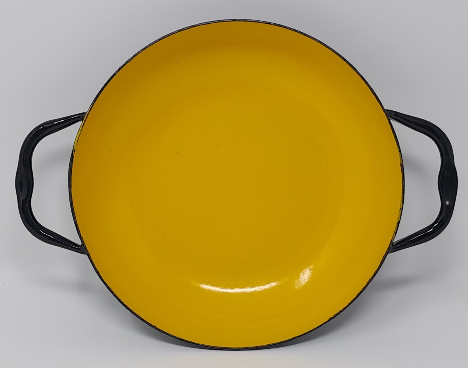 Huta Silesia Poland Black & Yellow Enamel Sizzling Pan 6″ diam vintage 1970s