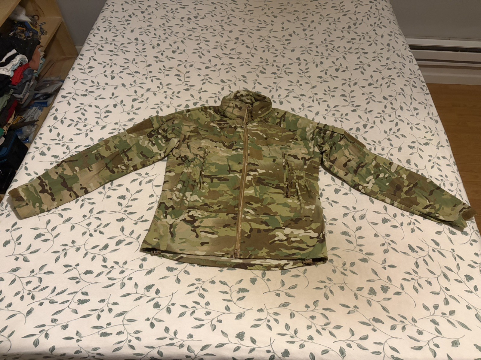 U.S. Army Multicam PCU Level 5 Soft Shell Jacket Size Small Used