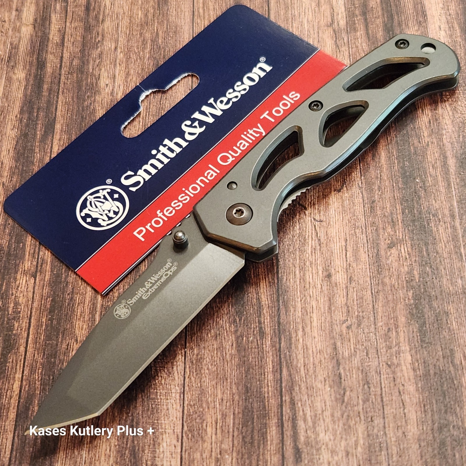 Smith & Wesson Extreme Ops Frame Lock 3.75″ Closed Tanto Blade Pocket Knife