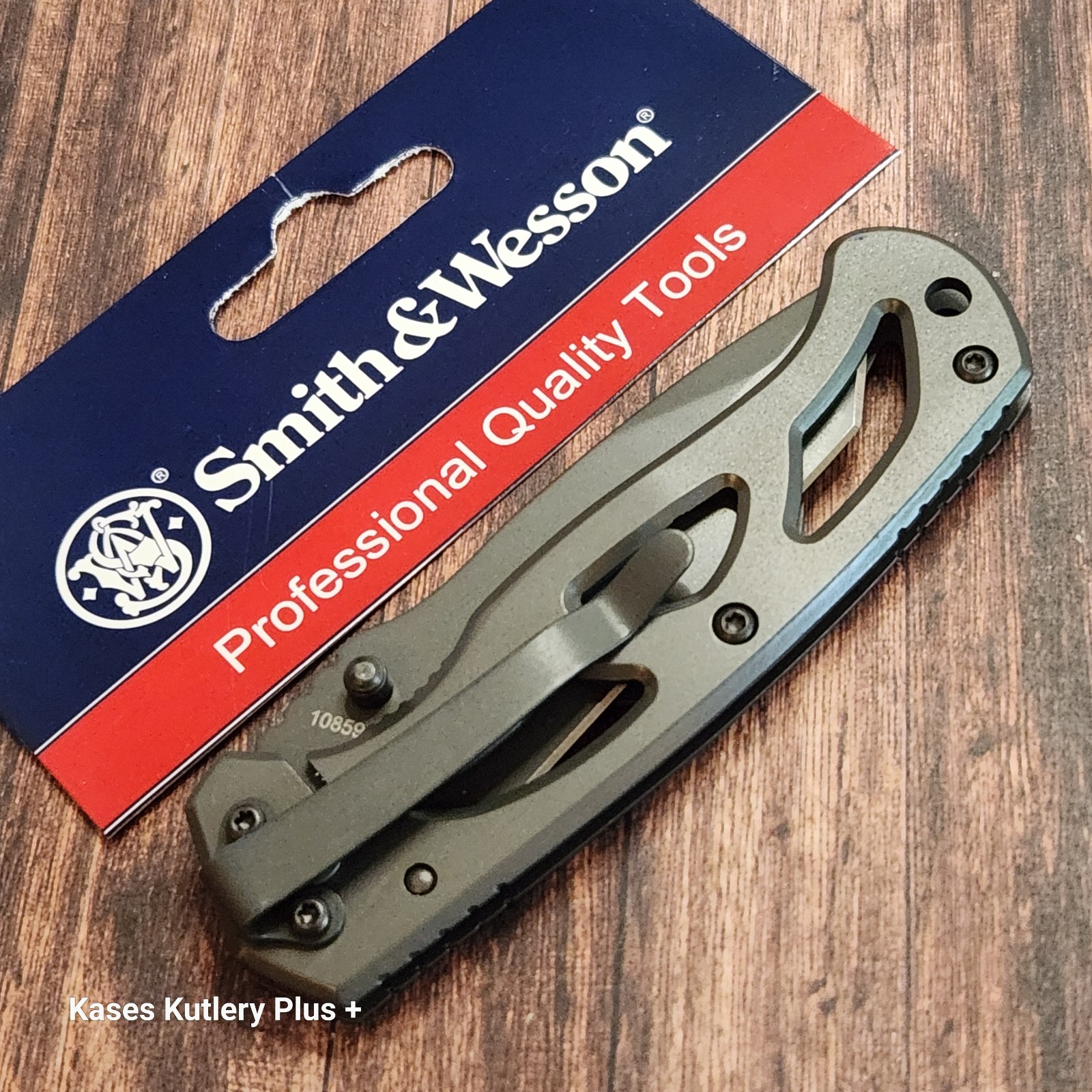 Smith & Wesson Extreme Ops Frame Lock 3.75″ Closed Tanto Blade Pocket Knife