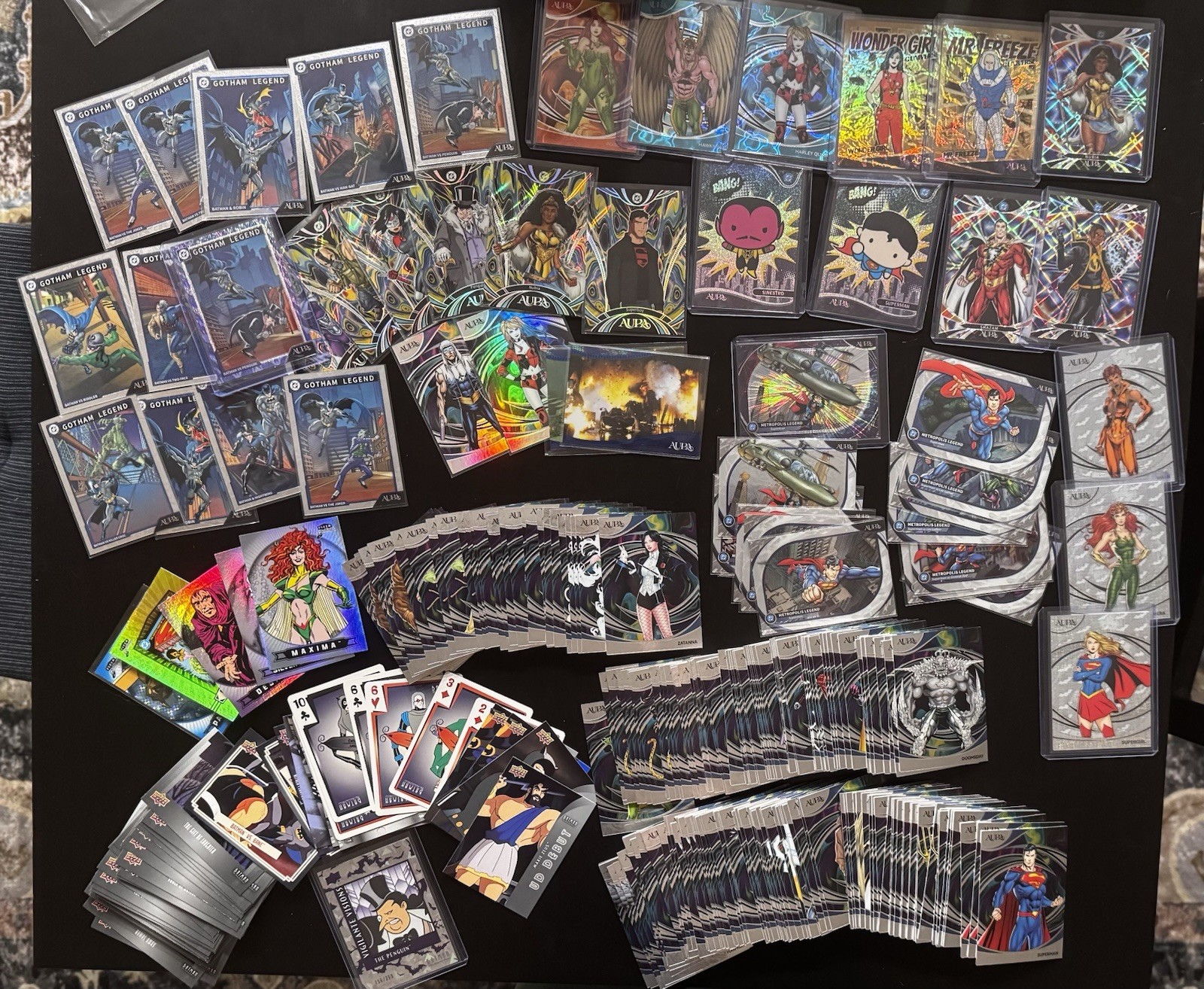 Lot Of DC Comic Trading cards (200+, 12 Serial Numbered) Some Duplicates In Base