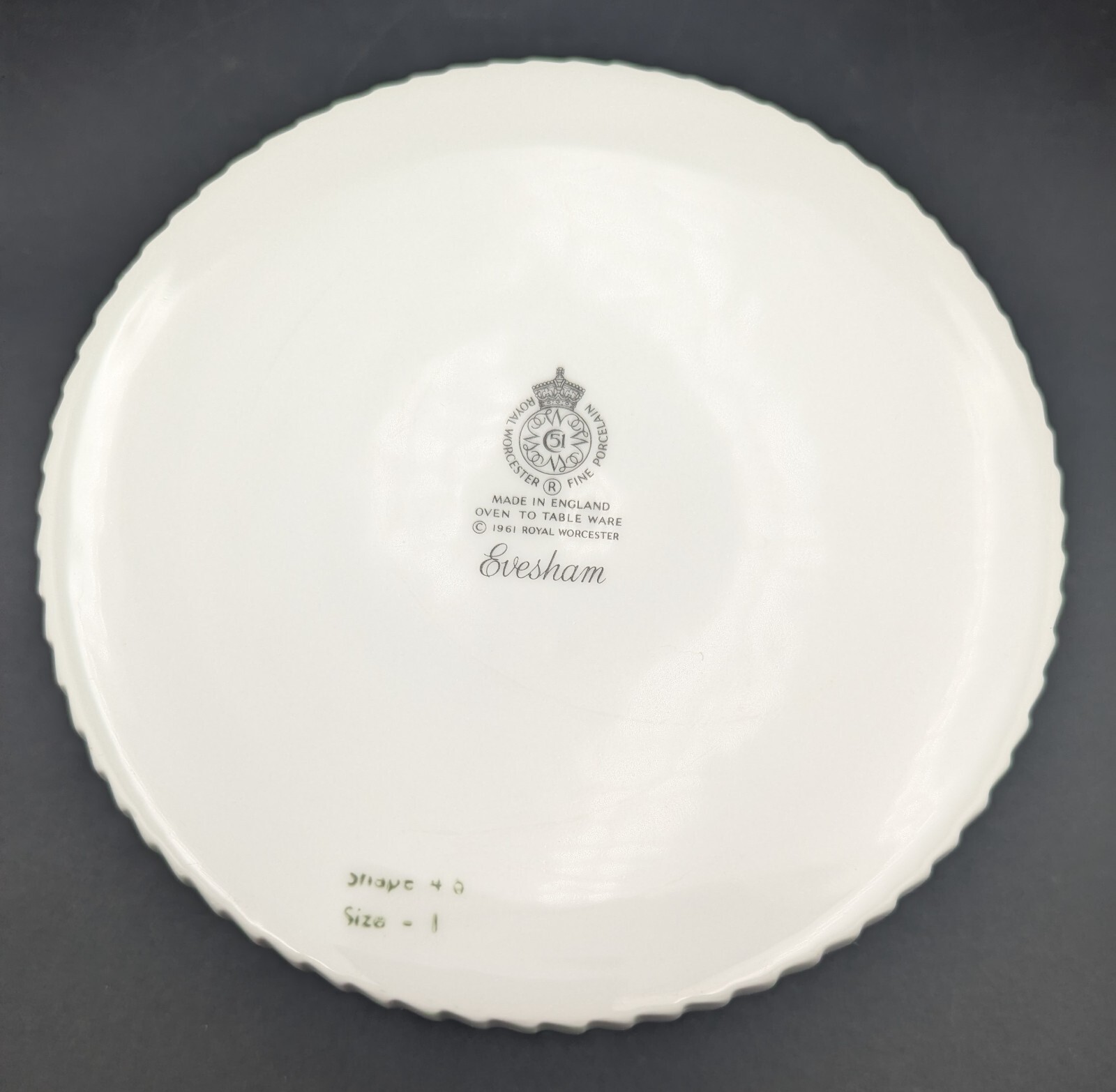 ROYAL WORCESTER EVESHAM 7″ ROUND SOUFFLE AND 12.5″ OVAL BAKER