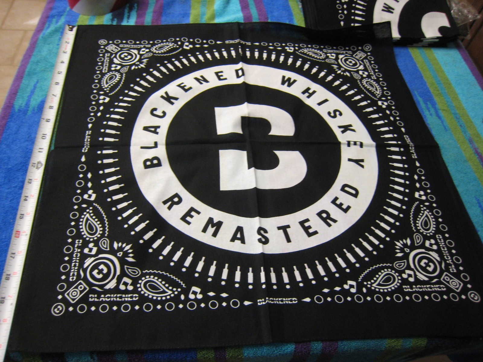 3 yes 3 Metallica Blackened Whiskey Remastered Bandana Square 21 Inch NEW