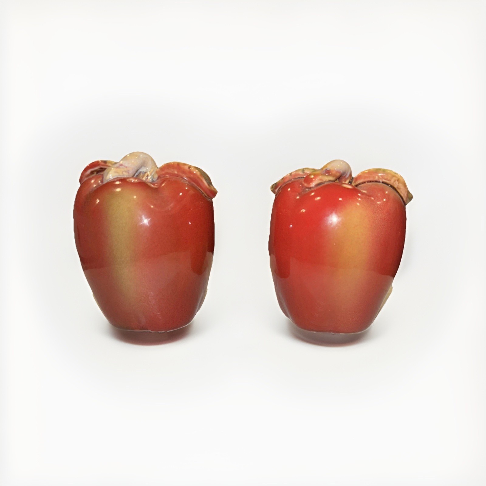 Vintage Collectible Red Apple Salt and Pepper Shakers 3.0″ Tall Preowned