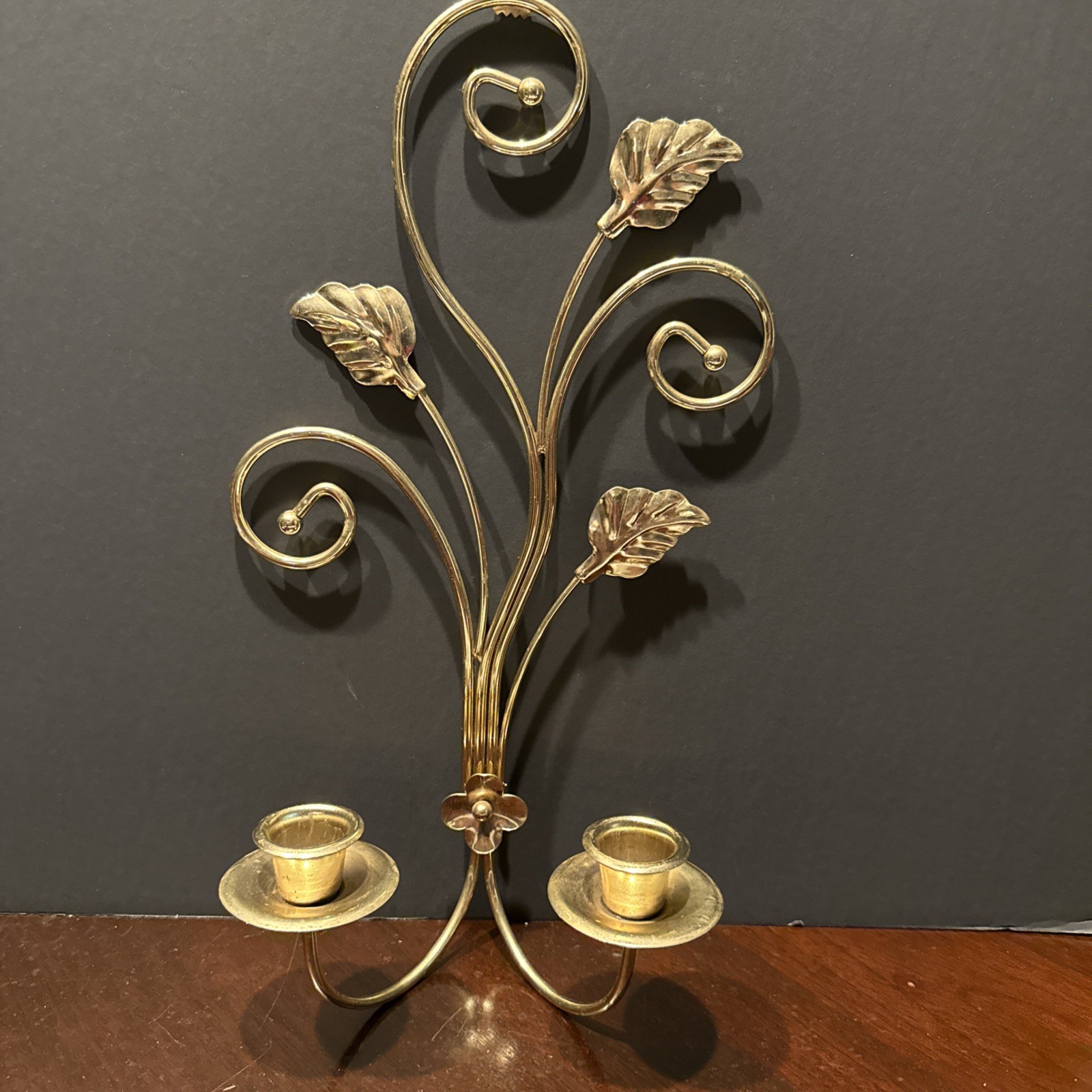 0664 VTG Gold Tone Metal Candle Holder Wall Sconce Leaf Scroll 2 Arm Home Int