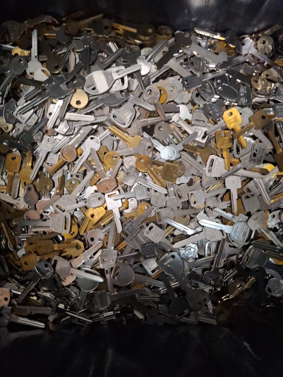 Lot of Misc Key Blanks 2 lbs HOUSE, CAR, etc . UN-CUT STEAMPUNK UPCYCLE CRAFT