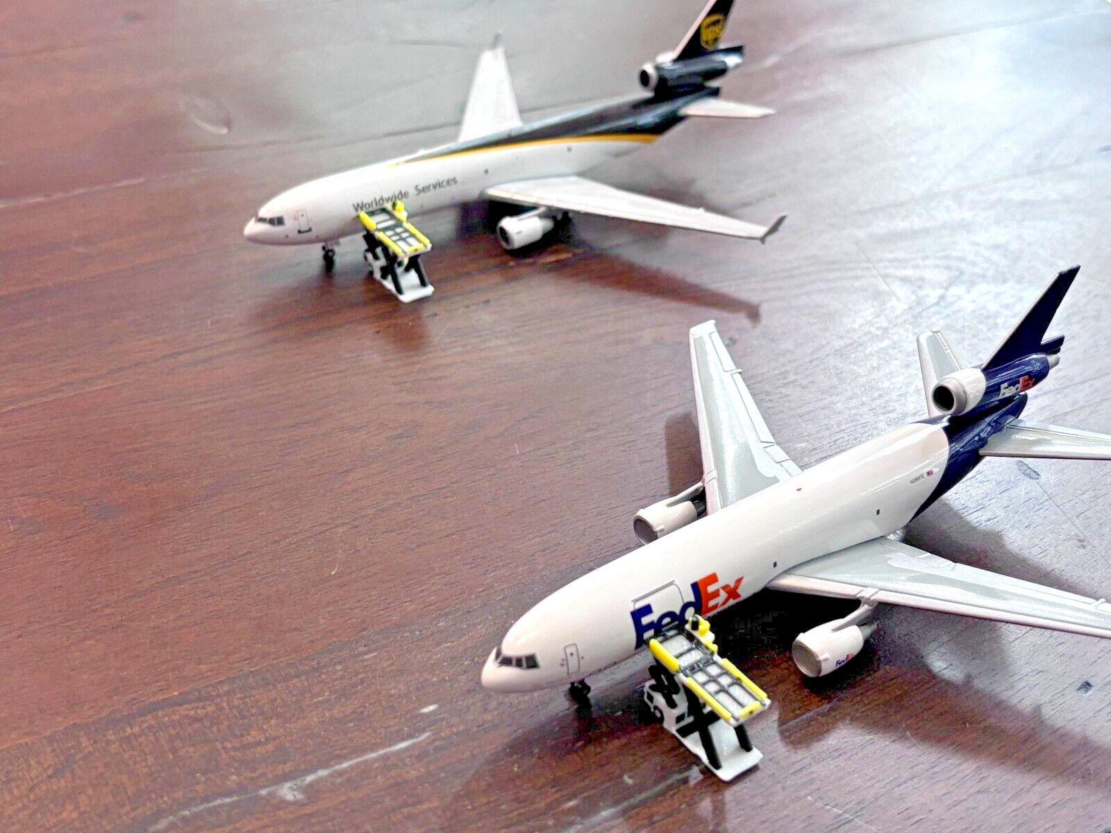 1:400 Model Airport Accessories – 6 Piece Airplane Cargo Loader Set (3D Printed)