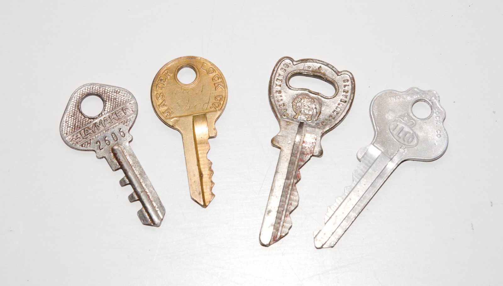 Lot of 4 Vintage Keys for Craft Projects, Decorations