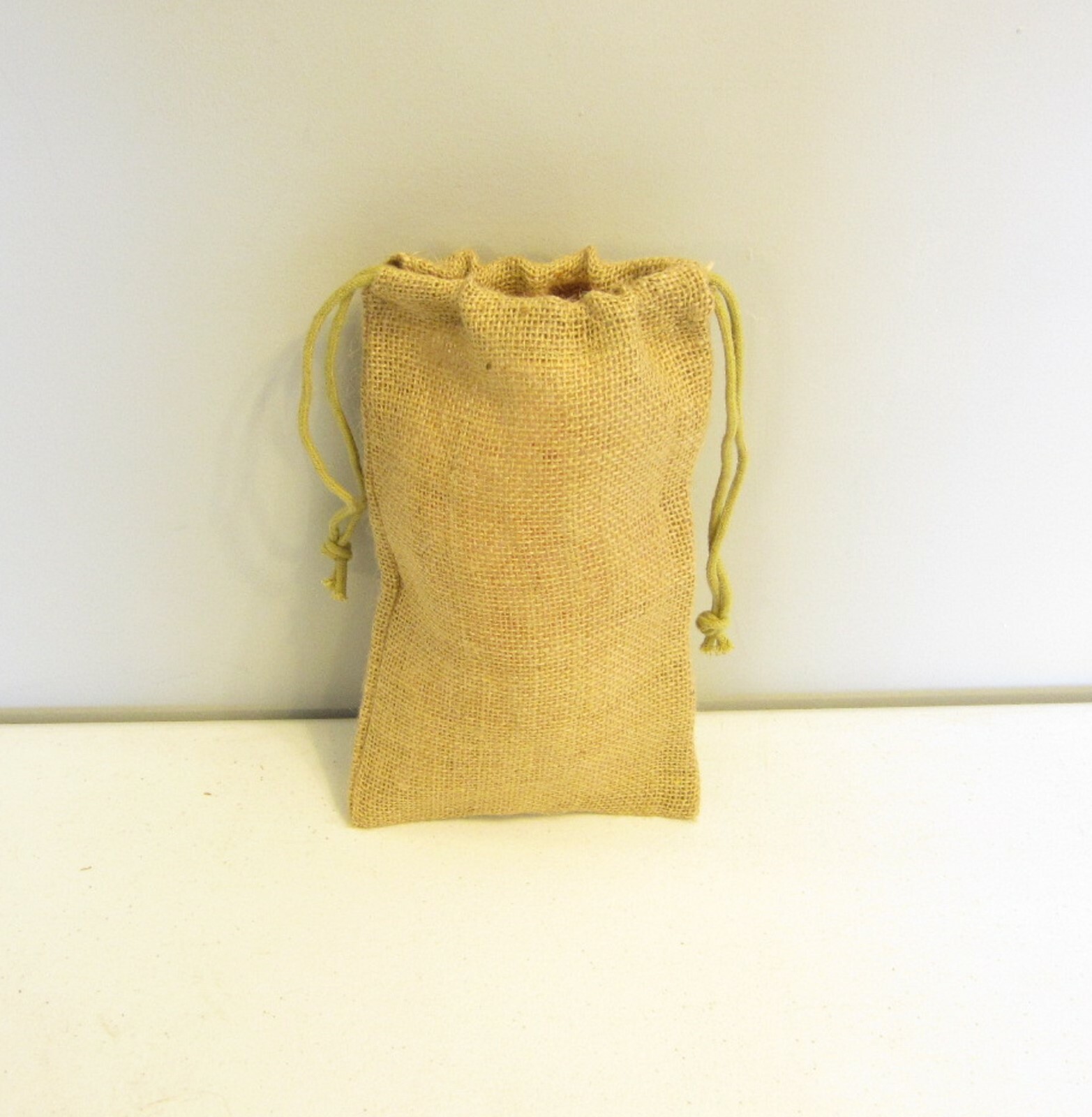 15 BURLAP JUTE SACKS WITH DRAWSTRINGS 6″ BY 10″ WEDDING PARTY FAVOR GIFT BAGS