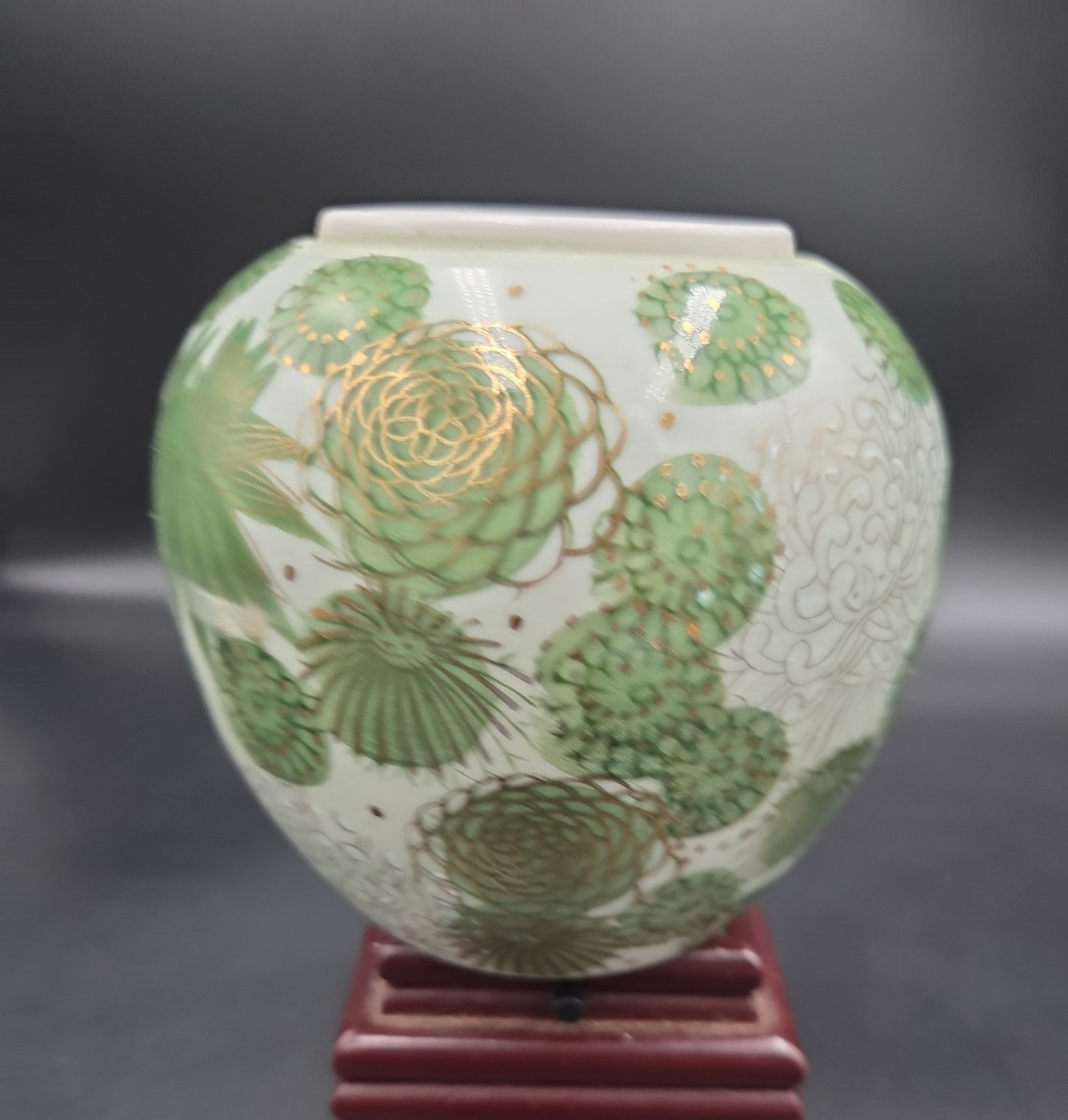 Vintage Chrysanthemum Ginger Jar Fujita Kutani Ceramic Porcelain Celadon Green