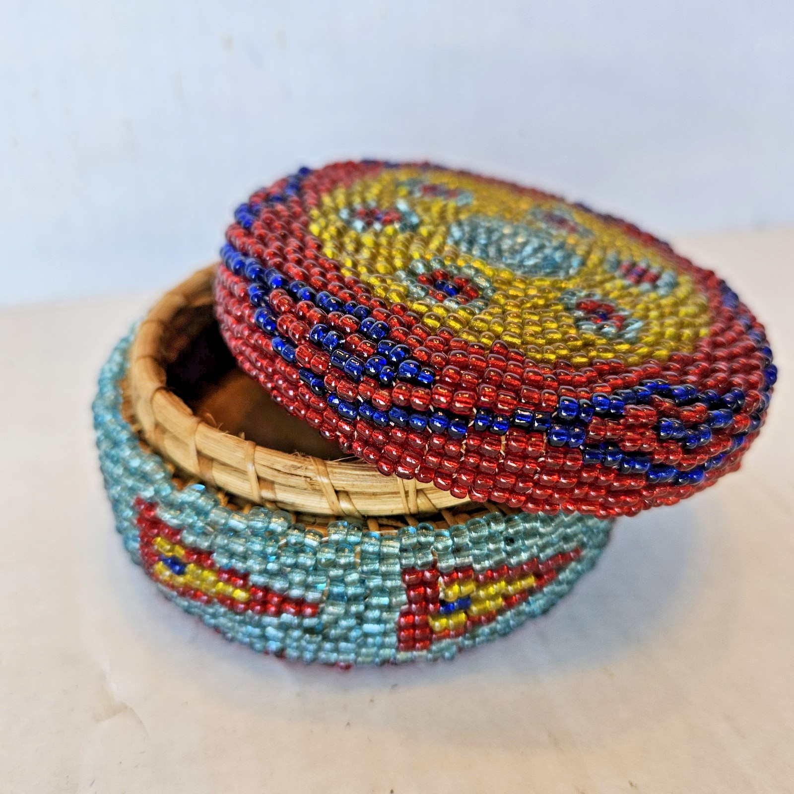 Vtg Glass Beaded Basket with Lid 3.5 inch Hand Woven Bali Indonesian US Seller