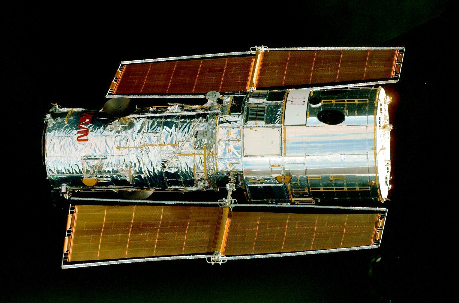 SM2: Hubble Close-Up HUBBLE MISSION 8X12 PHOTOGRAPH