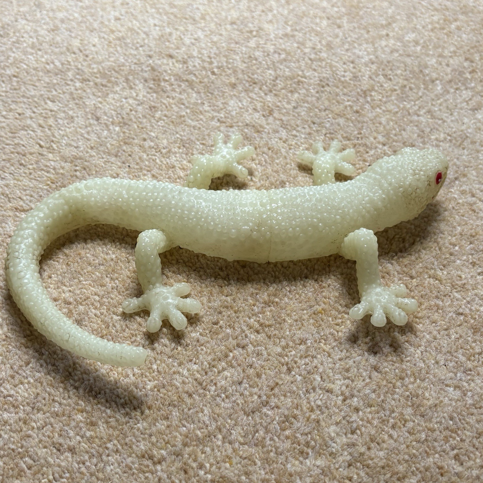 Gecko 9” GLOW IN THE DARK Figure Dated 1998