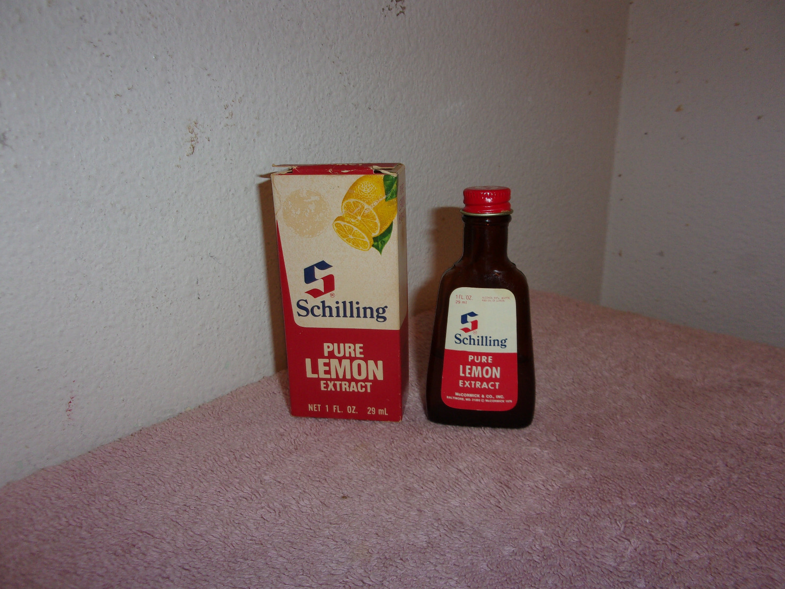 VINTAGE SCHILLING PURE LEMON EXTRACT BROWN GLASS 1oz BOTTLE w. BOX
