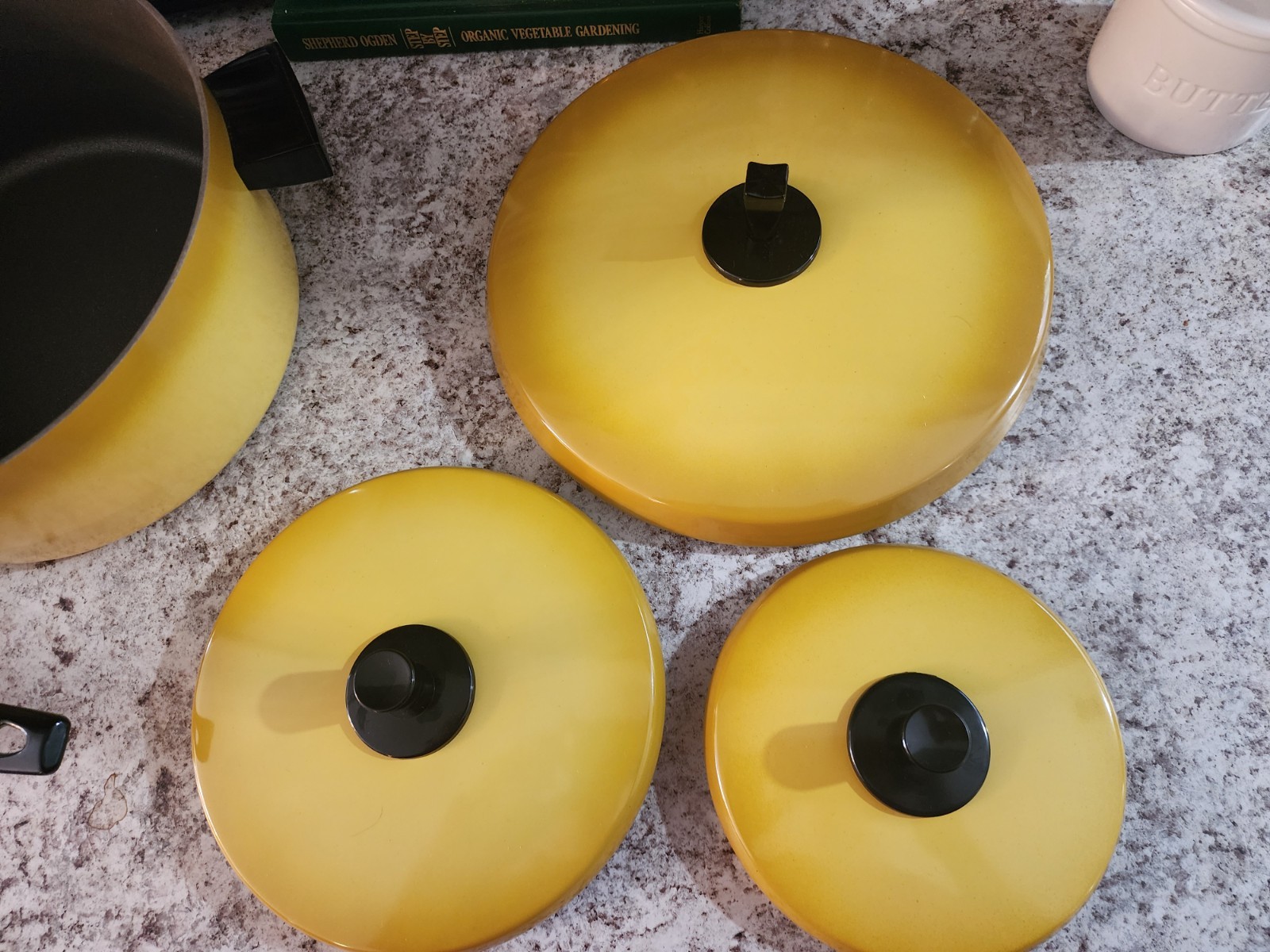 Vintage Kitchen Delight Cookware “Sunset” Yellow Aluminum 7-Piece Set USA RARE