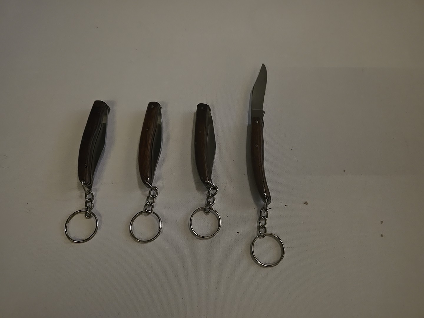 Lot Of 4 Handmade J2 Steel Folding Knives With Keychain IT-3236