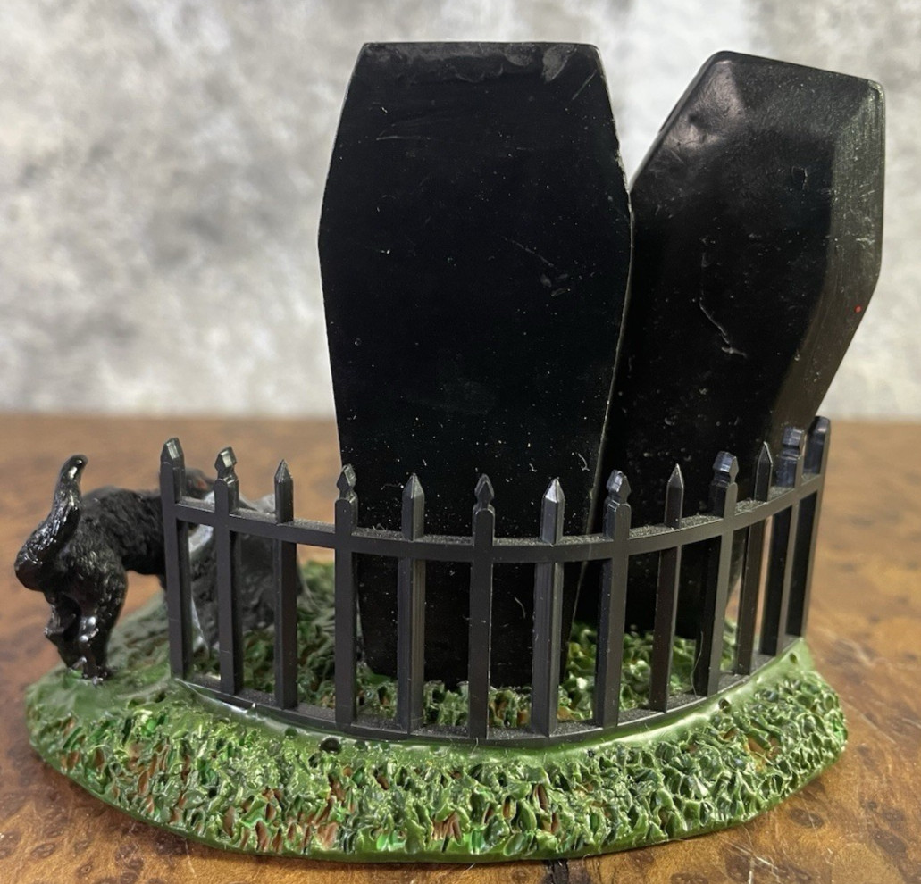 Lemax Spooky Town Figurine Spooky Graveyard #62201 Ret. 2006 Skeleton Black Cat