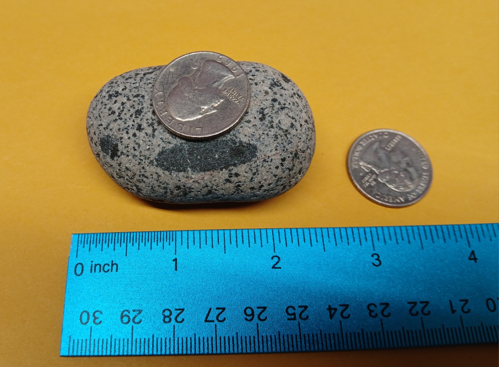 Fluorescent Sodalite (Yooperlite) – 3.8 oz. A Nice Bright Yooperlite
