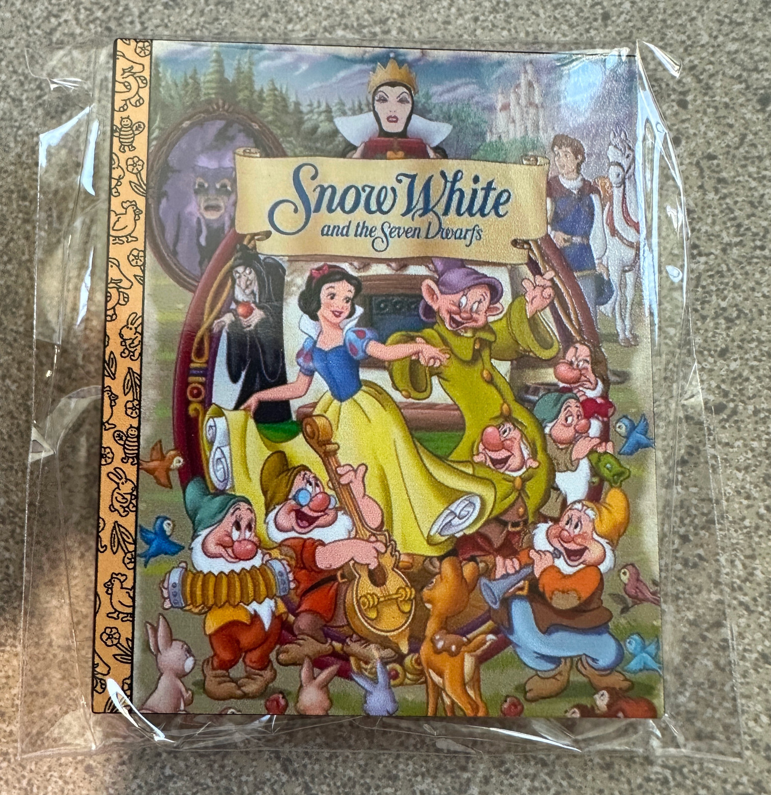 PIN SNOW WHITE & THE SEVEN DWARFS LITTLE GOLDEN BOOK 3″ JUMBO FANTASY EVIL QUEEN