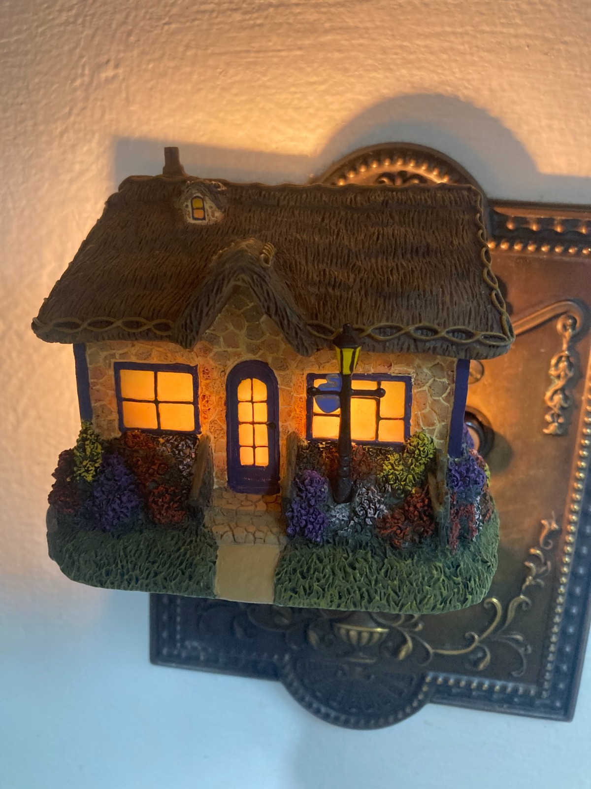 House Cottage themed night light plug in