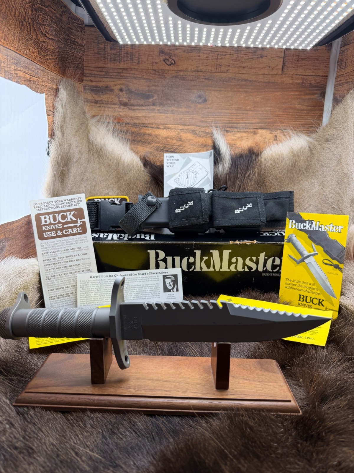 Model Buck 184 BuckMaster Knife With Factory Sheath & Factory Papers Mint+
